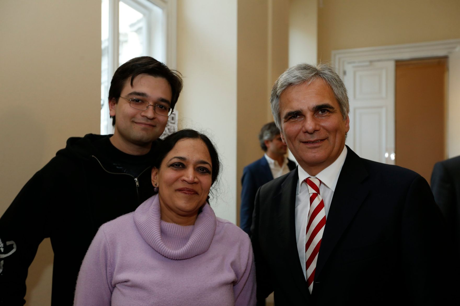 Am 26. Oktober 2013 empfing Bundeskanzler Werner Faymann im Rahmen des Nationalfeiertages Besucherinnen und Besucher im Bundeskanzleramt.