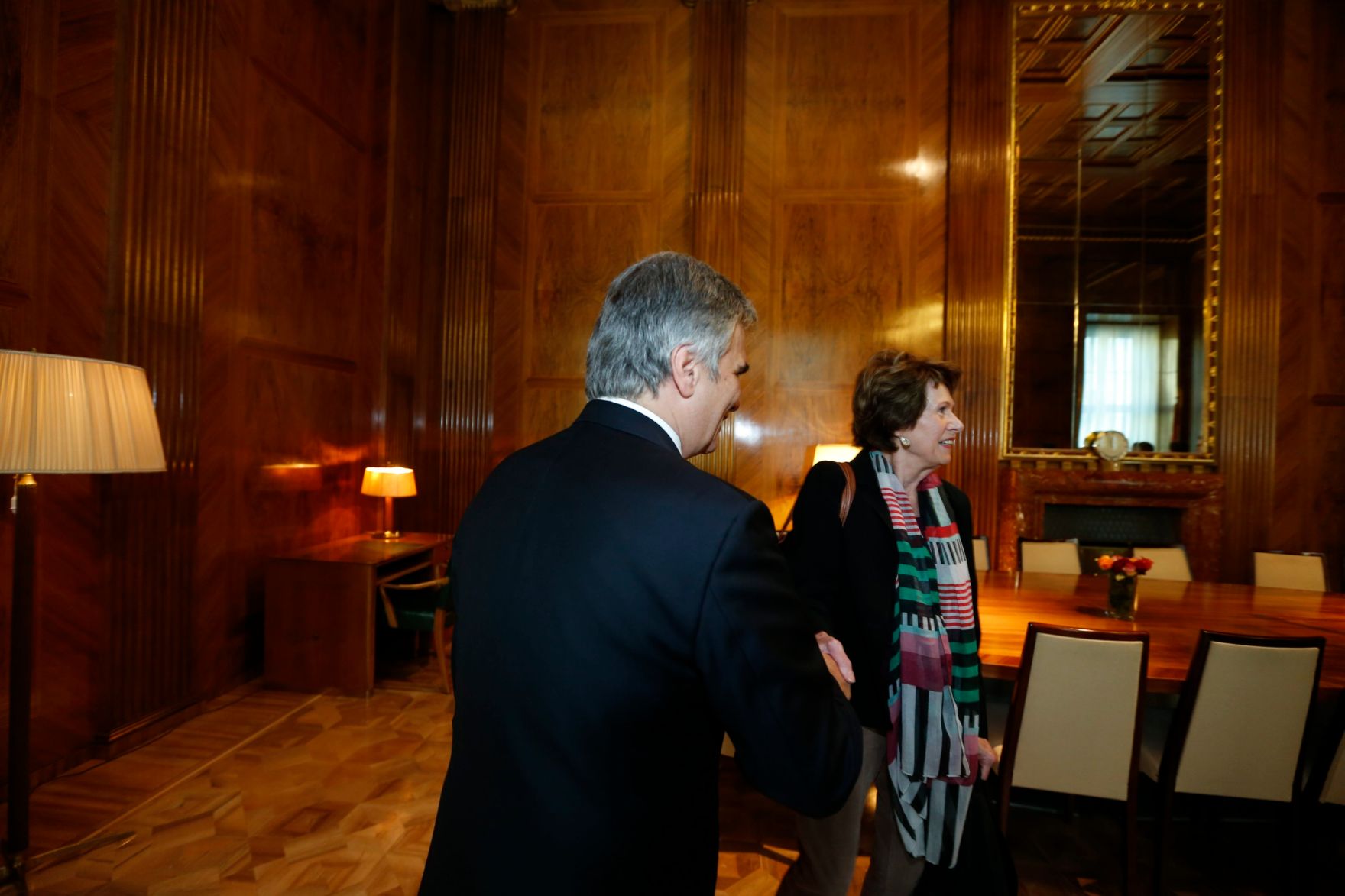 Am 26. Oktober 2013 empfing Bundeskanzler Werner Faymann im Rahmen des Nationalfeiertages Besucherinnen und Besucher im Bundeskanzleramt.