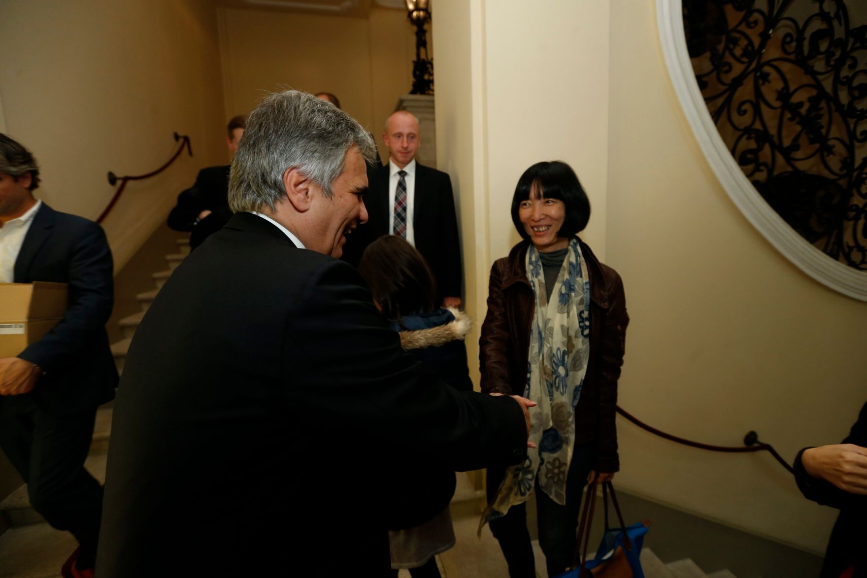 Am 26. Oktober 2013 empfing Bundeskanzler Werner Faymann im Rahmen des Nationalfeiertages Besucherinnen und Besucher im Bundeskanzleramt.