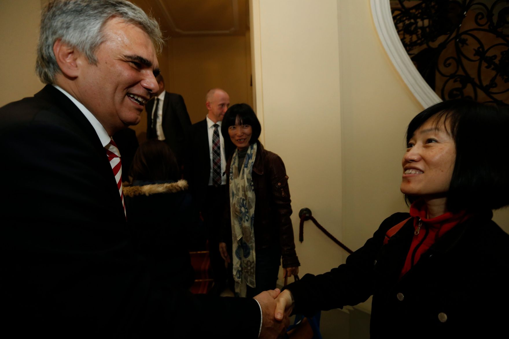 Am 26. Oktober 2013 empfing Bundeskanzler Werner Faymann im Rahmen des Nationalfeiertages Besucherinnen und Besucher im Bundeskanzleramt.
