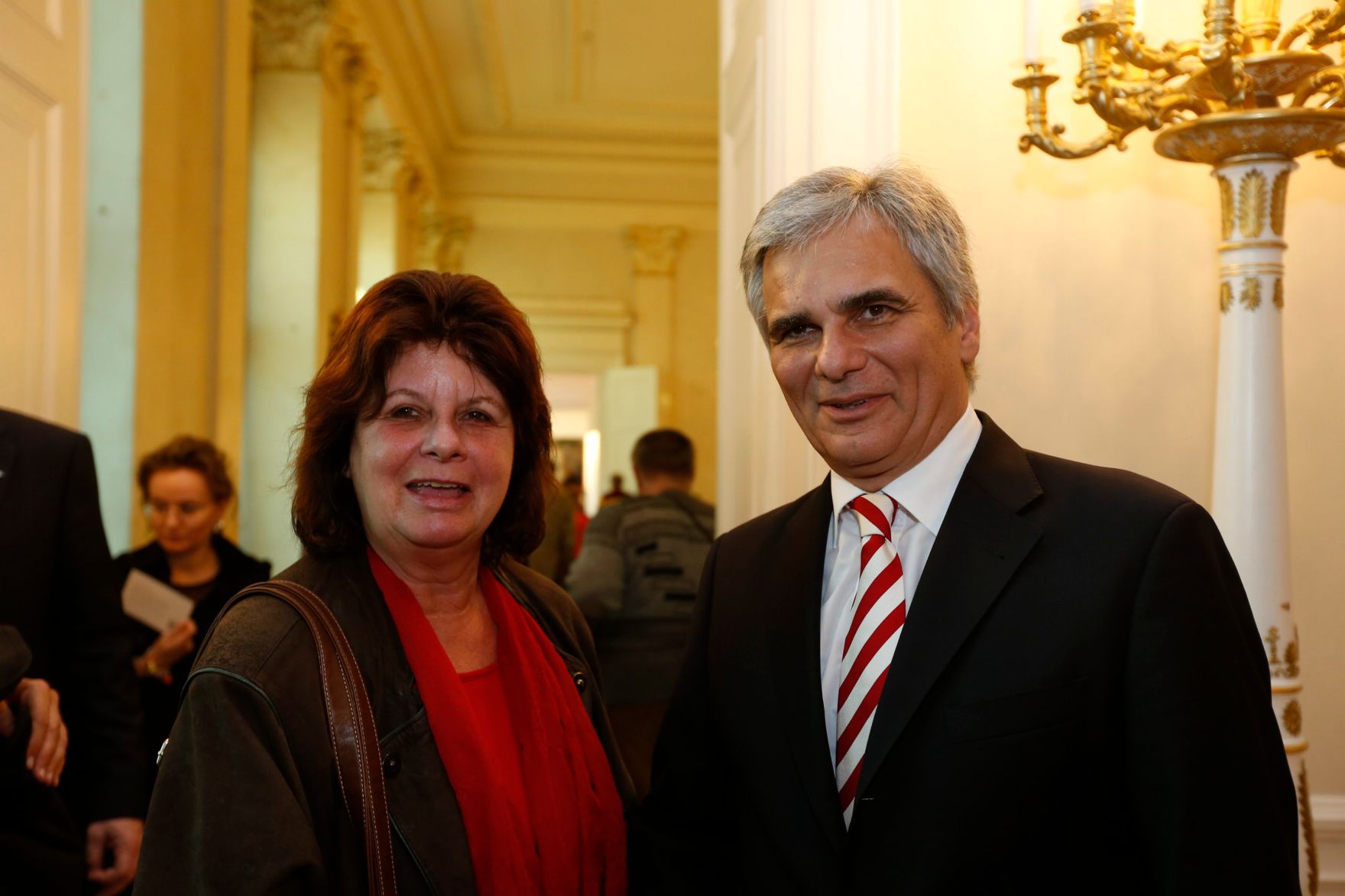 Am 26. Oktober 2013 empfing Bundeskanzler Werner Faymann im Rahmen des Nationalfeiertages Besucherinnen und Besucher im Bundeskanzleramt.