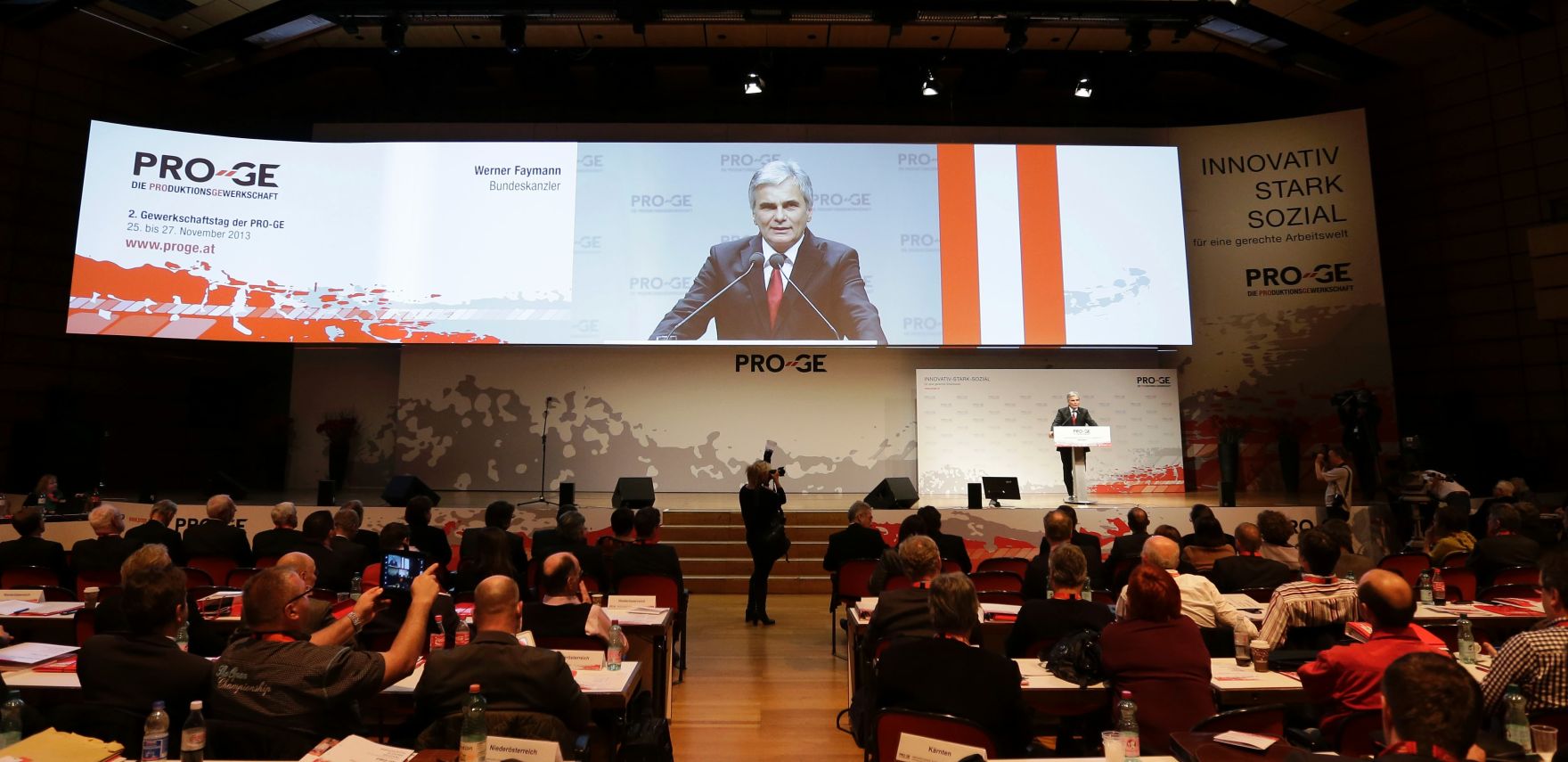 Am 25. November 2013 hielt Bundeskanzler Werner Faymann eine Rede bei der Er&ouml;ffnung des 2. Gewerkschaftstags der Produktionsgewerkschaft PRO-GE im Austria Center Vienna.