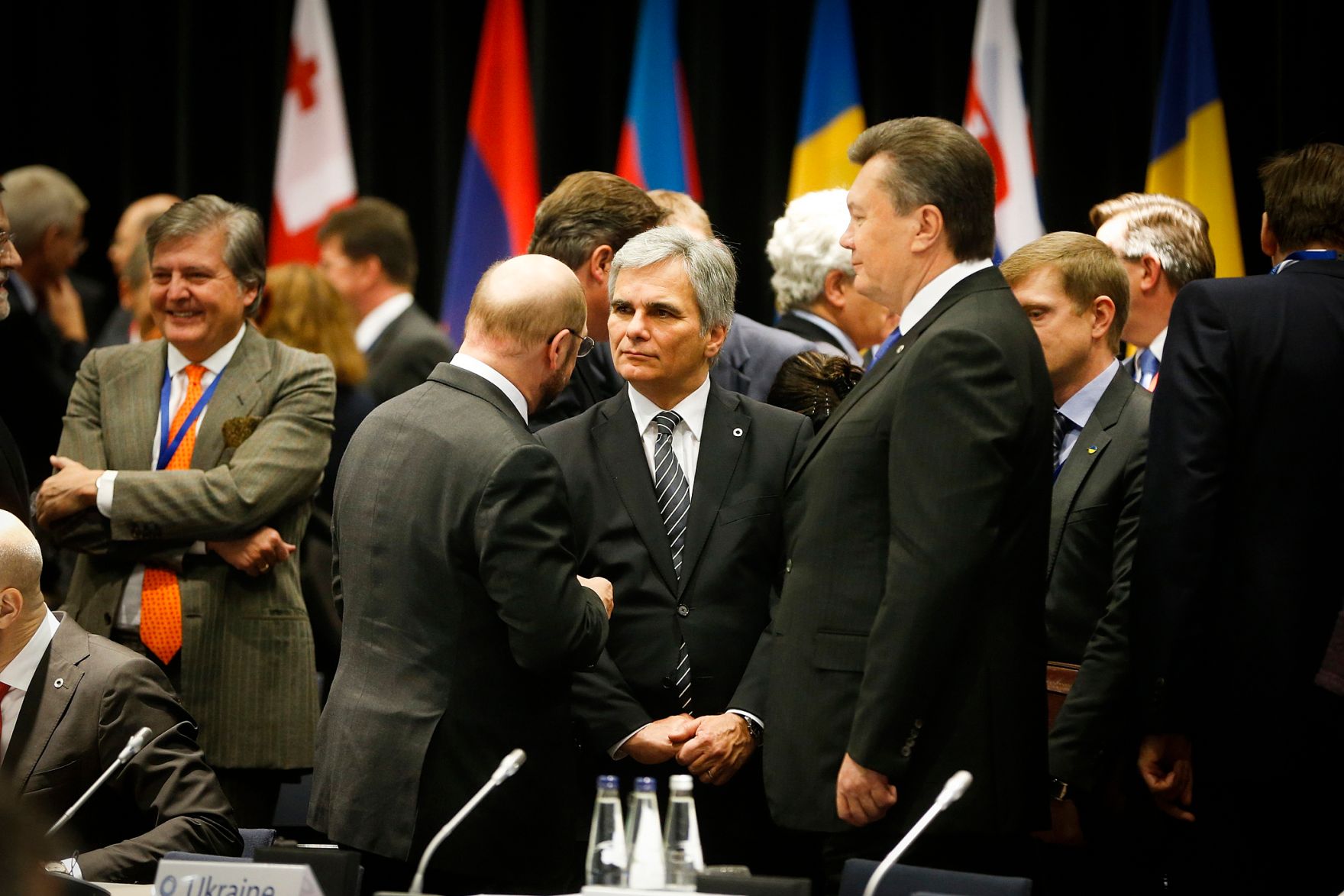 Am 29. November 2013 endete das zweit&auml;gige Gipfeltreffen &Ouml;stliche Partnerschaft in Vilnius. Im Bild Bundeskanzler Werner Faymann (m.) mit EU-Parlamentspr&auml;sident Martin Schulz (l.) und dem ukrainischen Pr&auml;sidenten Viktor Janukowitsch (r.) bei der Plenarsitzung.