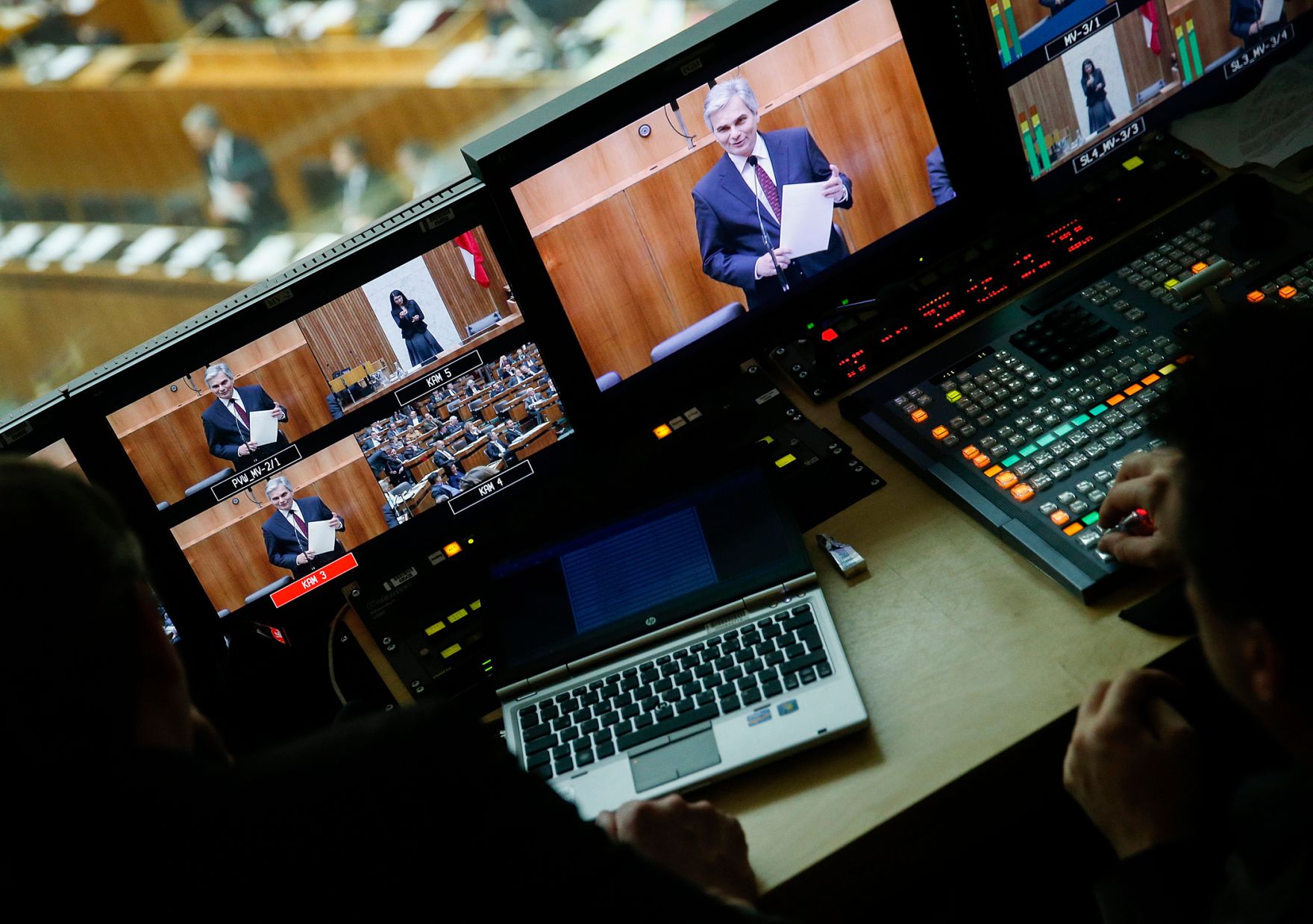 Am 3. Dezember 2013 beantwortete Bundeskanzler Werner Faymann (im Bild) bei der Nationalratssitzung im Parlament eine Dringliche Anfrage bez&uuml;glich der budget&auml;ren Lage.