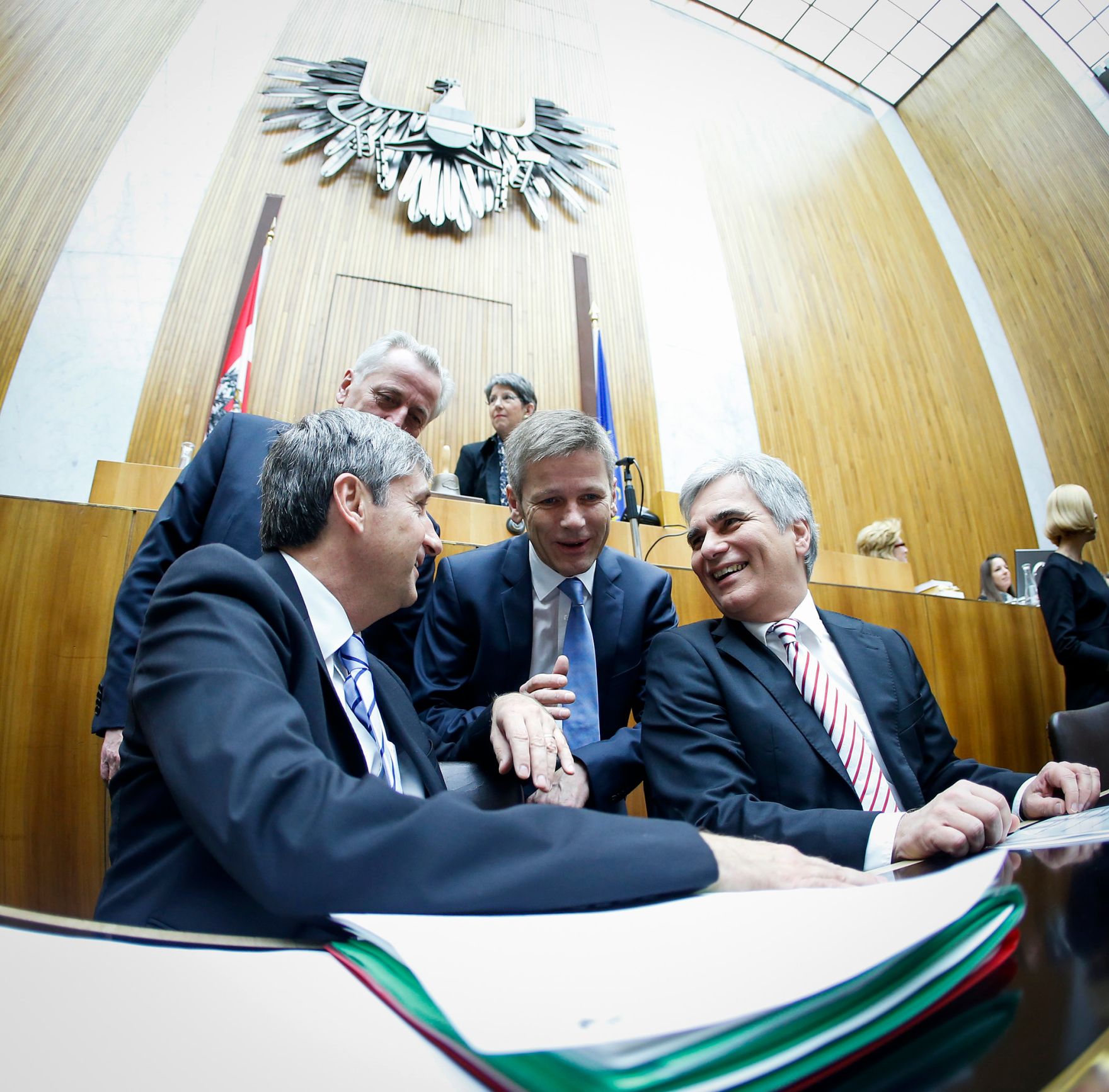 Am 17. Dezember 2013 stellte der Bundeskanzler im Nationalrat im Parlament das Arbeitsprogramm der Bundesregierung f&uuml;r die kommenden f&uuml;nf Jahre vor. Im Bild (v.r.n.l.) Bundeskanzler Werner Faymann mit Kanzleramtsminister Josef Ostermayer, Sozialminister Rudolf Hundstorfer und Finanzminister und Vizekanzler Michael Spindelegger.