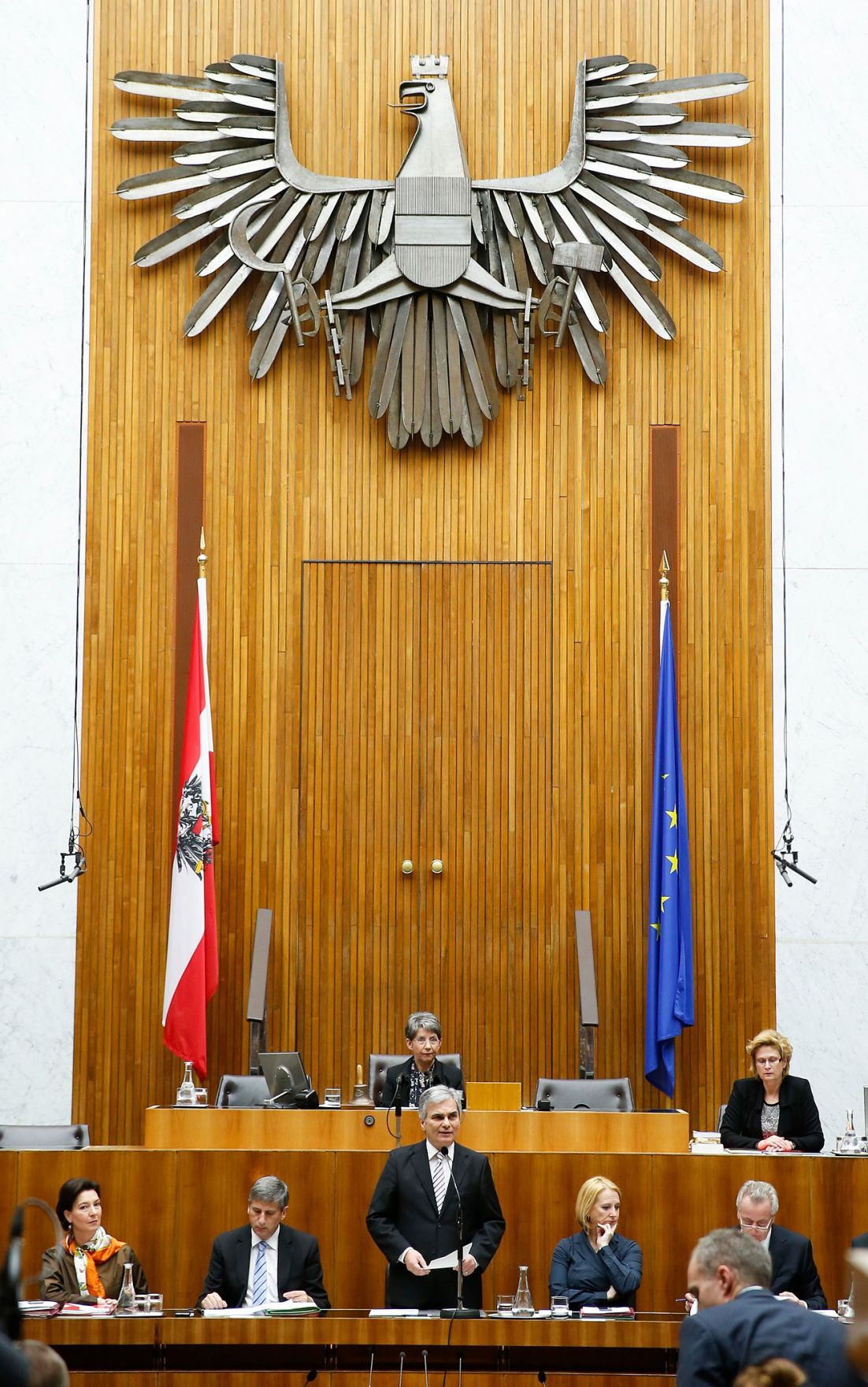 Am 17. Dezember 2013 stellte Bundeskanzler Werner Faymann im Nationalrat im Parlament das Arbeitsprogramm der Bundesregierung f&uuml;r die kommenden f&uuml;nf Jahre vor.