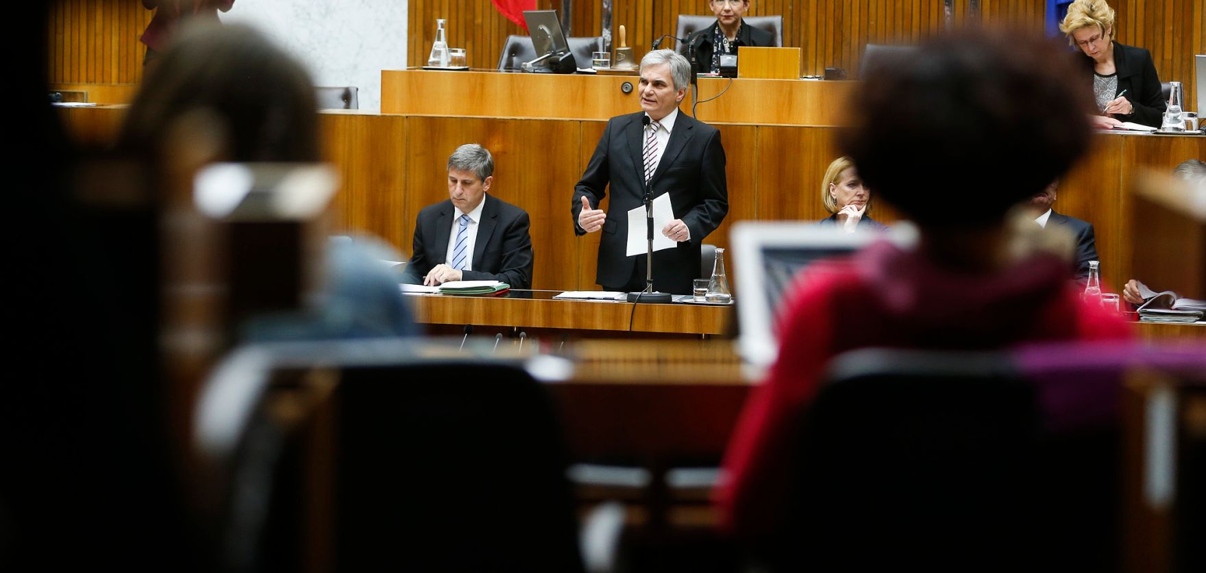 Am 17. Dezember 2013 stellte Bundeskanzler Werner Faymann im Nationalrat im Parlament das Arbeitsprogramm der Bundesregierung f&uuml;r die kommenden f&uuml;nf Jahre vor.