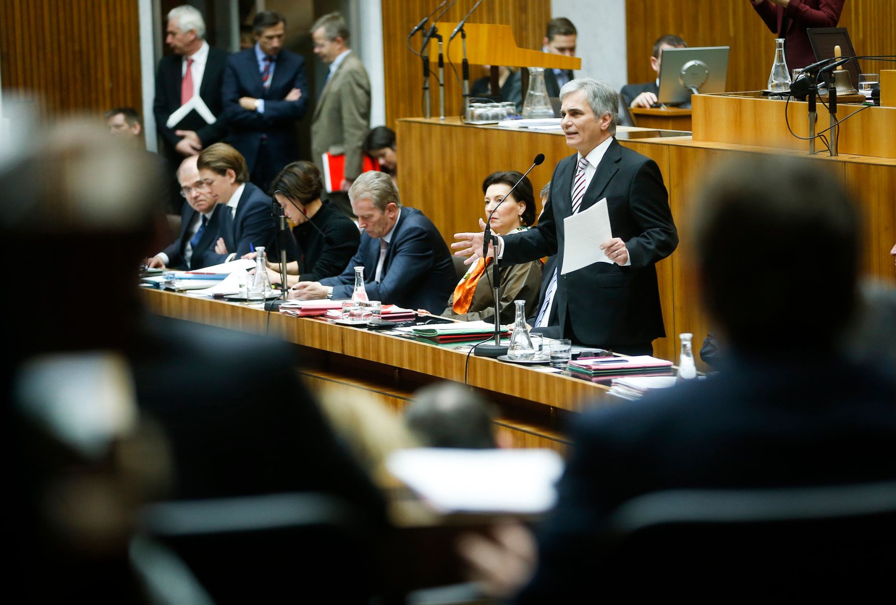 Am 17. Dezember 2013 stellte Bundeskanzler Werner Faymann im Nationalrat im Parlament das Arbeitsprogramm der Bundesregierung f&uuml;r die kommenden f&uuml;nf Jahre vor.