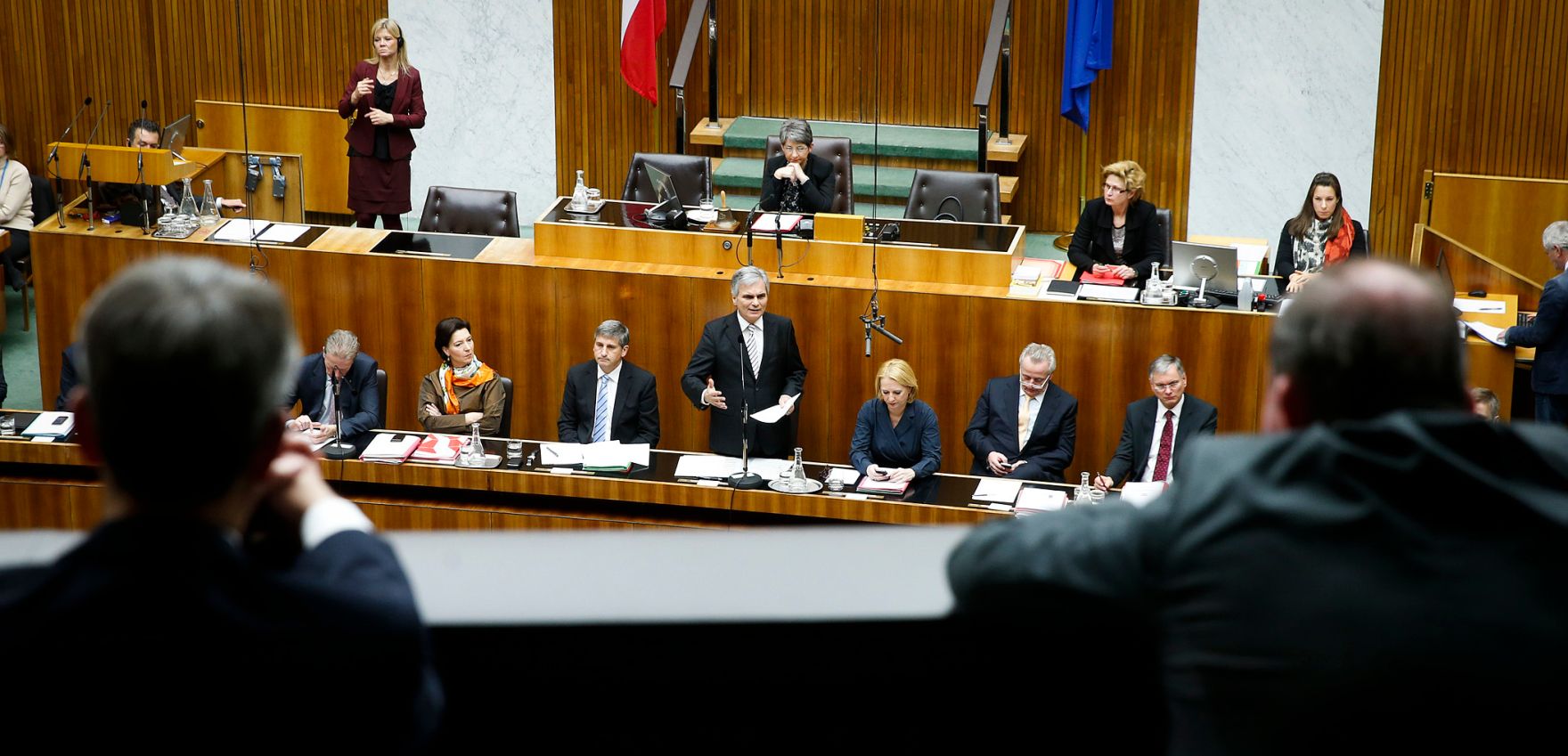 Am 17. Dezember 2013 stellte Bundeskanzler Werner Faymann im Nationalrat im Parlament das Arbeitsprogramm der Bundesregierung f&uuml;r die kommenden f&uuml;nf Jahre vor.