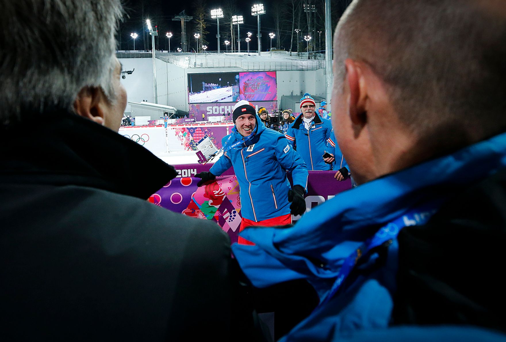 Am 8. Februar 2014 besuchte Bundeskanzler Werner Faymann die Olympischen Winterspiele in Sotschi/Russland. Im Bild der Biathlet Dominik Landertinger.