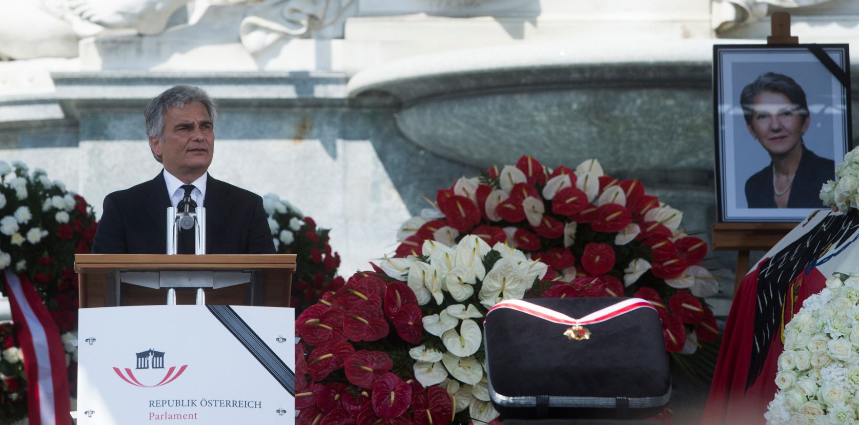 Am 9. August 2014 hielt Bundeskanzler Werner Faymann (im Bild) eine Rede anl&auml;sslich der Trauerfeier f&uuml;r Nationalratspr&auml;sidentin Barbara Prammer.