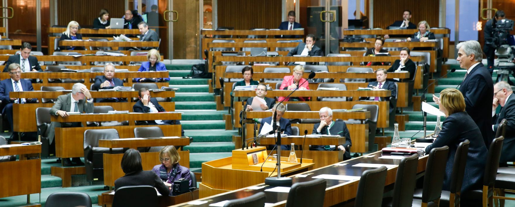 Am 19. November 2014 beantwortete Bundeskanzler Werner Faymann eine Dringliche Anfrage bei der Nationalratssitzung im Parlament.