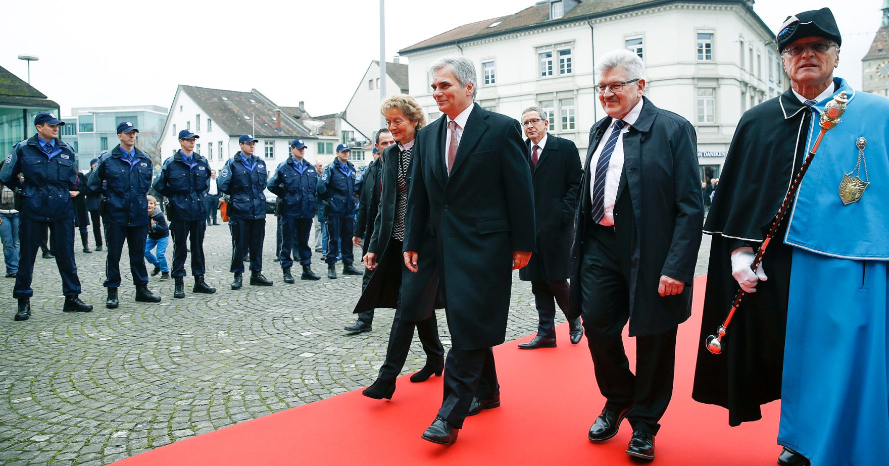 Am 21. November 2014 besuchte Bundeskanzler Werner Faymann (m.) die Schweizer Finanzministerin Eveline Widmer-Schlumpf (l.) zu einem Arbeitsgespr&auml;ch in Aarau.