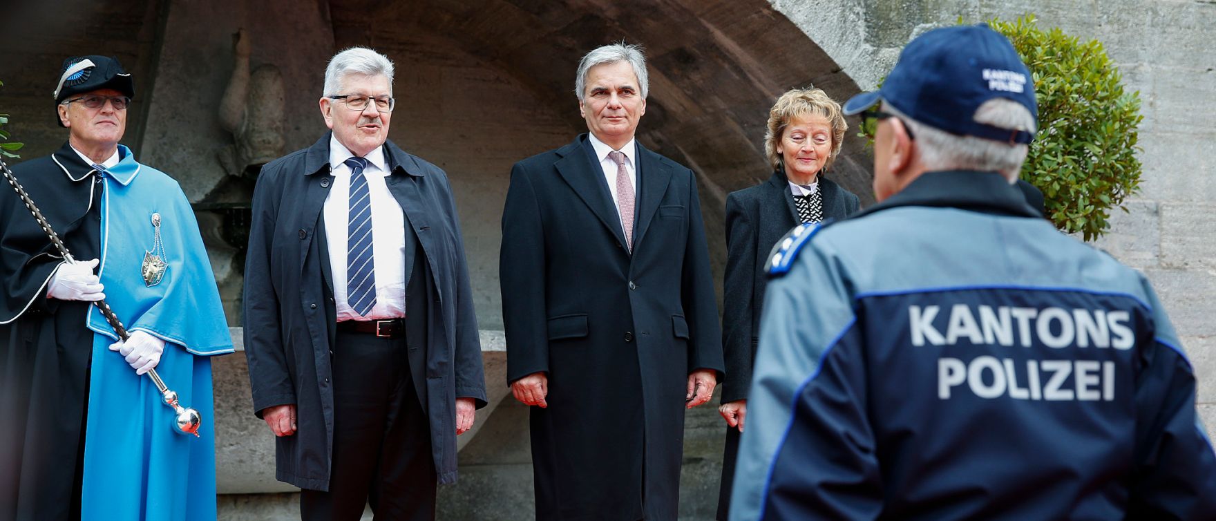 Am 21. November 2014 besuchte Bundeskanzler Werner Faymann (m.) die Schweizer Finanzministerin Eveline Widmer-Schlumpf (r.) zu einem Arbeitsgespr&auml;ch in Aarau.