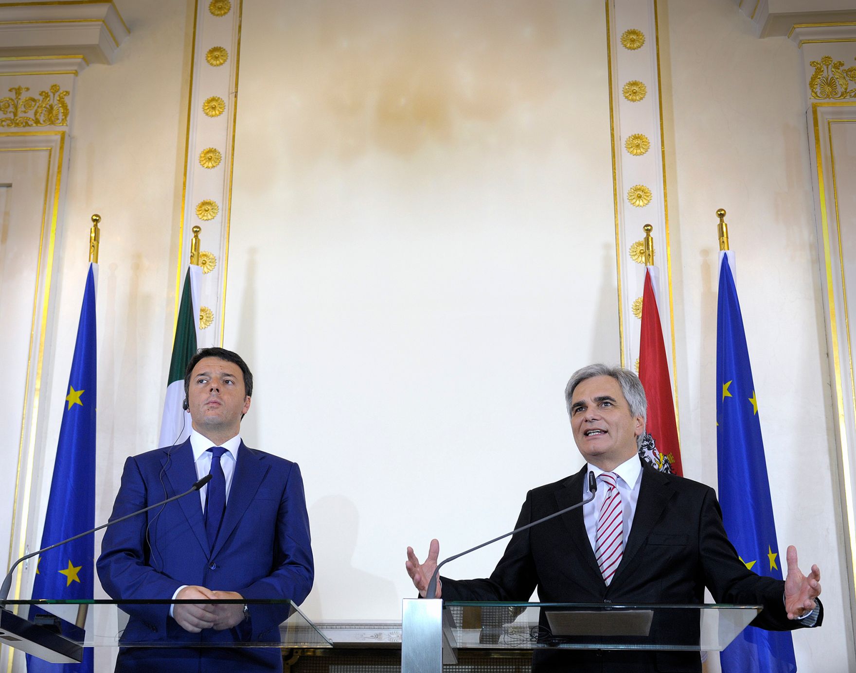 Am 24. November 2014 gaben Bundeskanzler Werner Faymann (r.) und der italienische Ministerpr&auml;sident Matteo Renzi (l.) nach einem gemeinsamen Arbeitsgespr&auml;ch eine Pressekonferenz im Bundeskanzleramt.