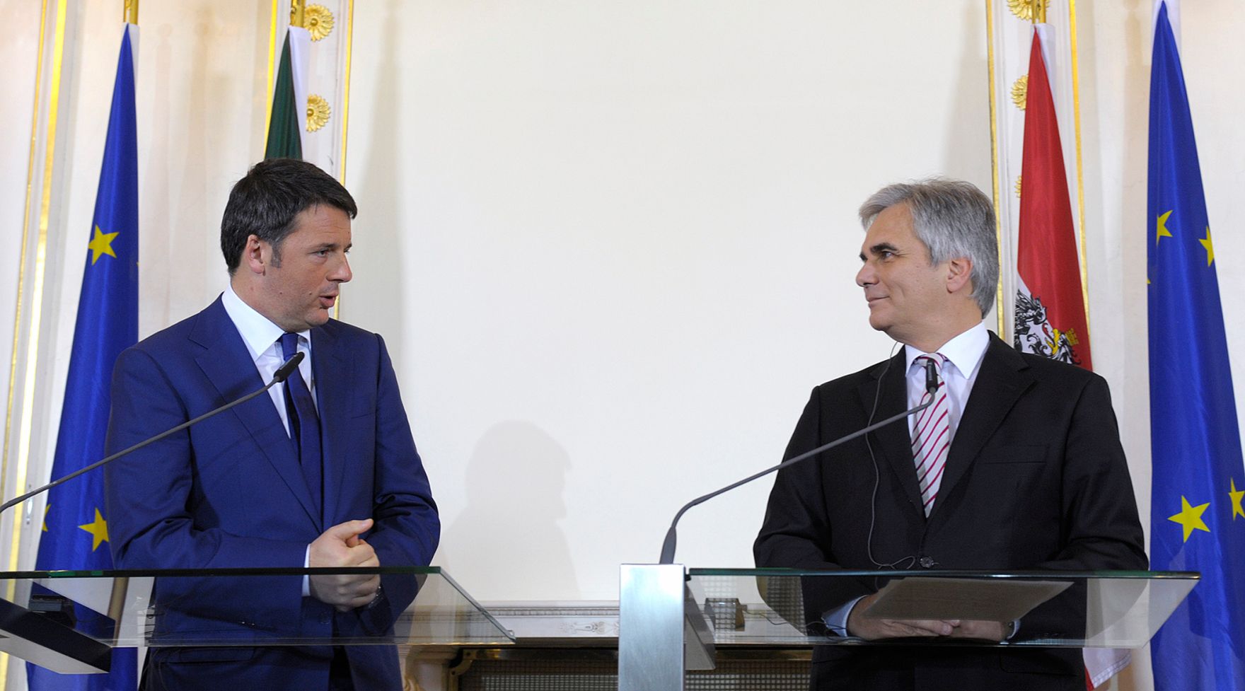 Am 24. November 2014 gaben Bundeskanzler Werner Faymann (r.) und der italienische Ministerpr&auml;sident Matteo Renzi (l.) nach einem gemeinsamen Arbeitsgespr&auml;ch eine Pressekonferenz im Bundeskanzleramt.