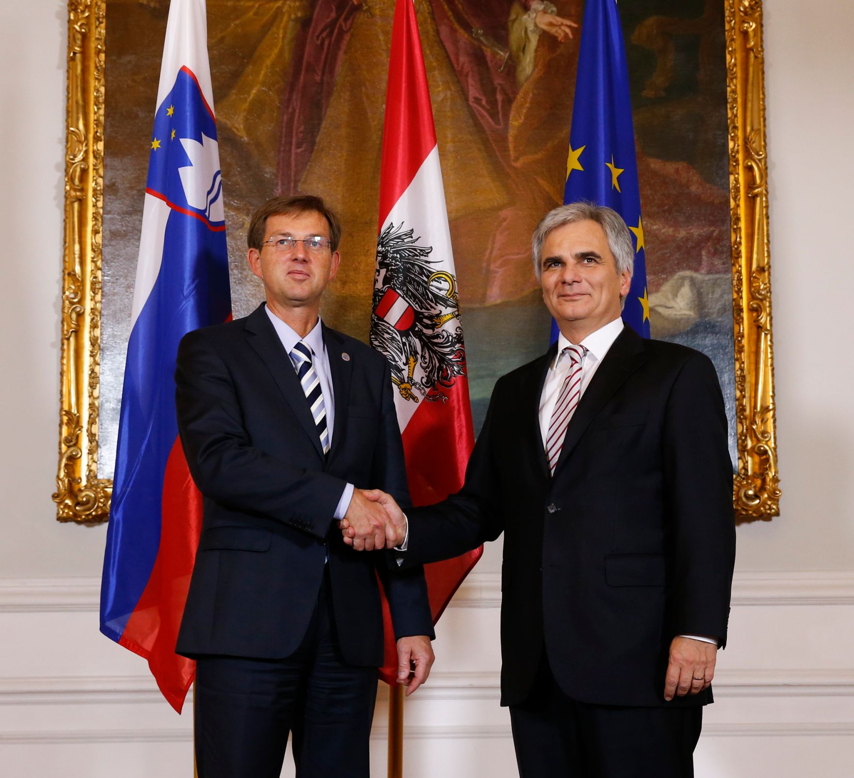 Am 24. November 2014 empfing Bundeskanzler Werner Faymann (r.) den slowenischen Premierminister Miro Cerar (l.) zu einem Gespr&auml;ch im Bundeskanzleramt.