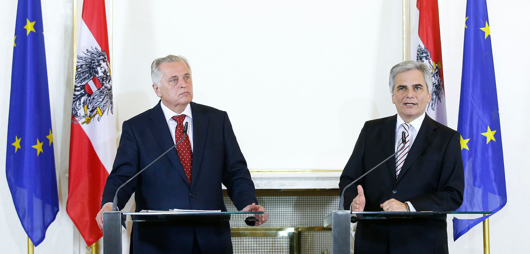 Am 26. November 2014 gab Bundeskanzler Werner Faymann (r.) gemeinsam mit Sozialminister Rudolf Hundstorfer (l.) eine Pressekonferenz zum Thema &quot;Pensionen&quot;.