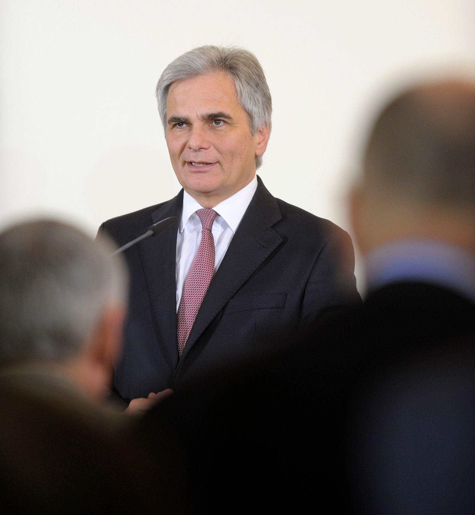 Bundeskanzler Werner Faymann beim Pressefoyer nach dem Ministerrat am 2. Dezember 2014.