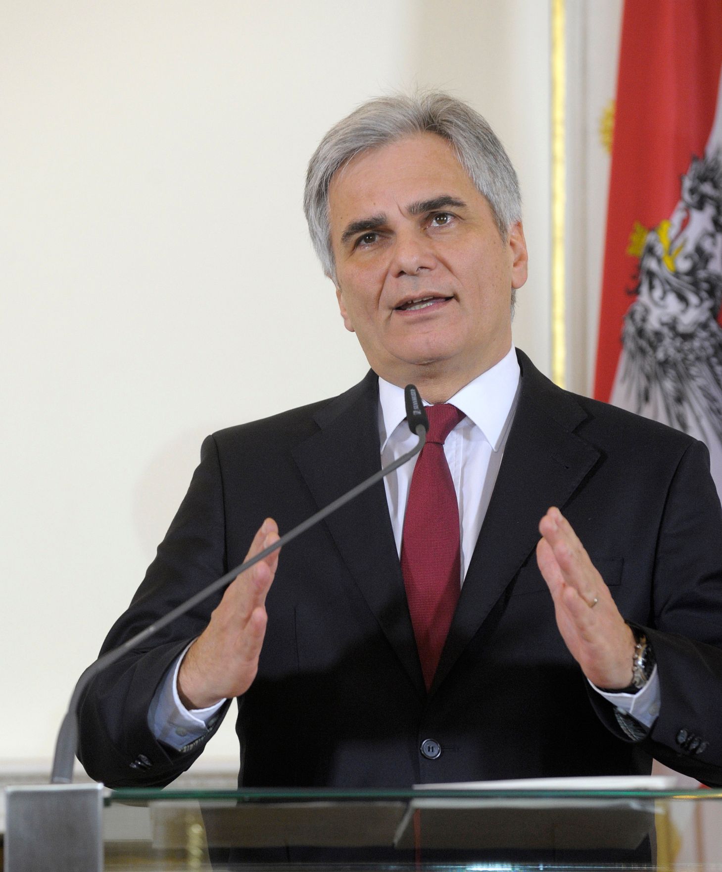 Bundeskanzler Werner Faymann beim Pressefoyer nach dem Ministerrat am 16. Dezember 2014.