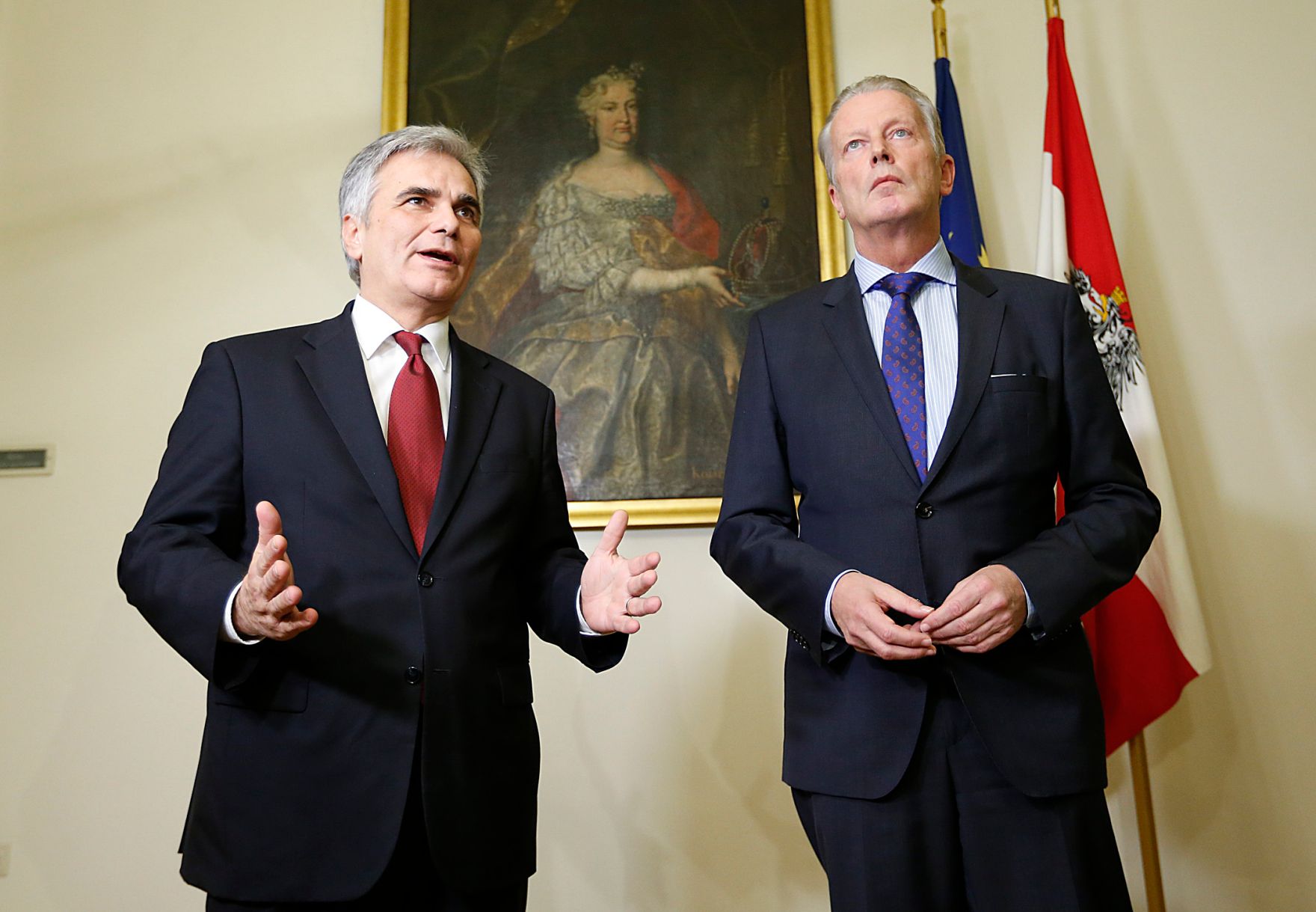 Am 17. Dezember 2014 trat die Steuerreformgruppe der Bundesregierung zu ihrer ersten Sitzung zusammen. Im Bild Bundeskanzler Werner Faymann (l.) mit Vizekanzler und Bundesminister Reinhold Mitterlehner (r.).