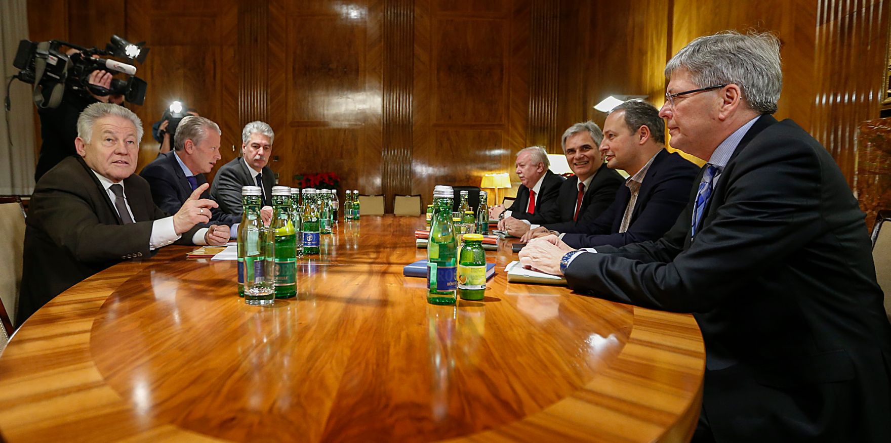 Am 17. Dezember 2014 trat die Steuerreformgruppe der Bundesregierung zu ihrer ersten Sitzung zusammen.