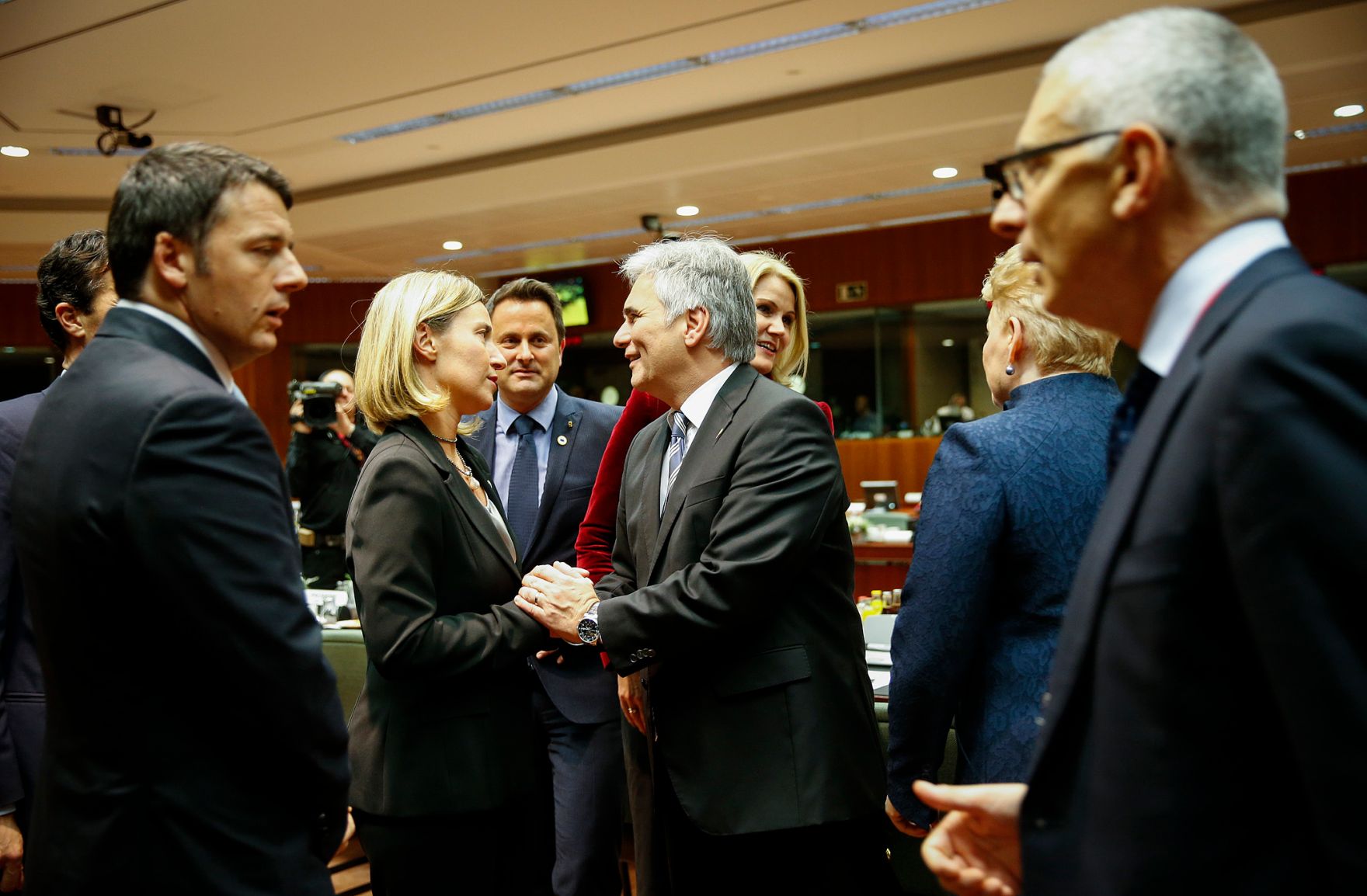 Am 18. Dezember 2014 begann in Br&uuml;ssel der Europ&auml;ische Rat der EU-Staats- und Regierungschefs. Im Bild (v.l.n.r.) der italienischen Premierminister Matteo Renzi, die Hohe Repr&auml;sentantin f&uuml;r Au&szlig;enbeziehungen, Federica Mogherini, der Premierminister des Gro&szlig;herzogtums Luxemburg, Xavier Bettel, Bundesanzler Werner Faymann und die d&auml;nische Premierministerin Helle Thorning-Schmidt.
