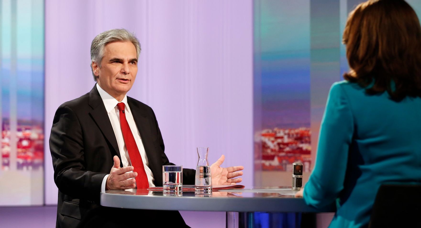 Am 21. Dezember 2014 stellte sich Bundeskanzler Werner Faymann den Fragen bei der ORF-Pressestunde.