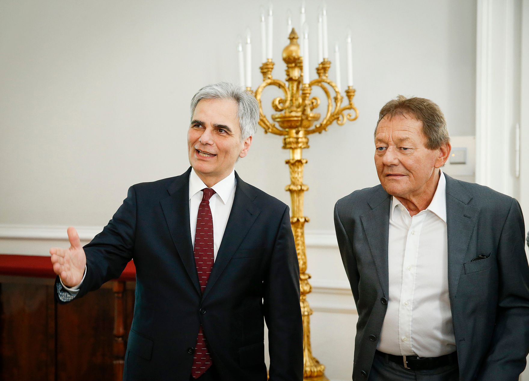 Am 10. April 2015 empfing Bundeskanzler Werner Faymann (l.) den Musiker Wolfgang Ambros (r.) im Bundeskanzleramt.