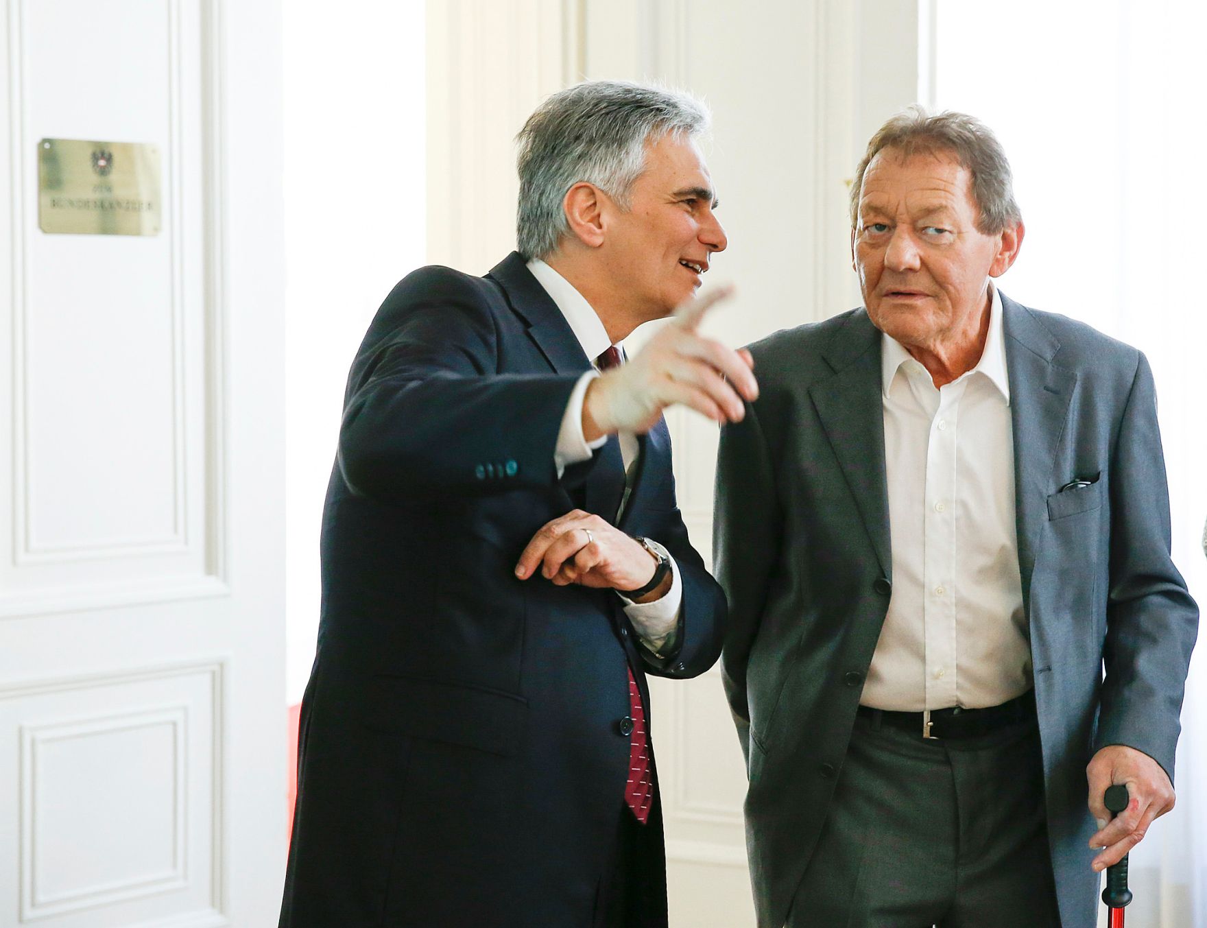 Am 10. April 2015 empfing Bundeskanzler Werner Faymann (l.) den Musiker Wolfgang Ambros (r.) im Bundeskanzleramt.