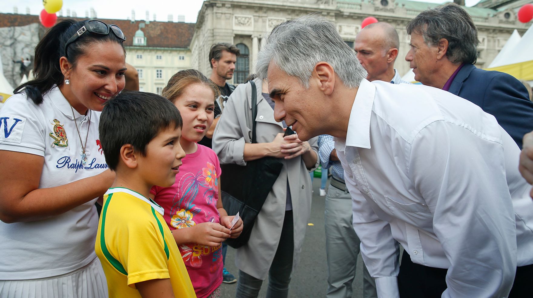 Am 19. September 2015 fand am Wiener Heldenplatz der Tag des Sports statt. Im Bild Bundeskanzler Werner Faymann (r.).