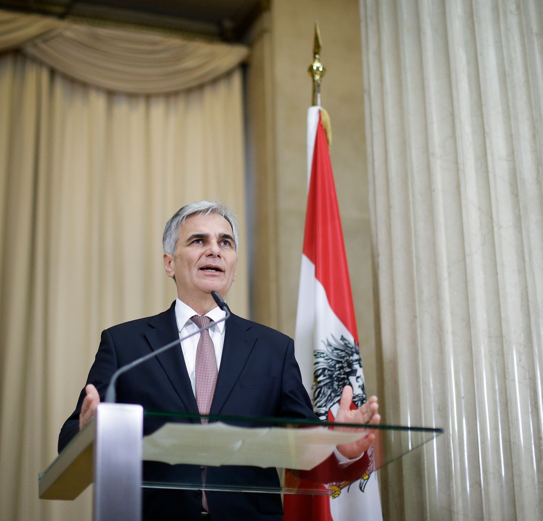 Bundeskanzler Werner Faymann beim Pressefoyer nach dem Ministerrat am 24. November 2015 im Parlament. 