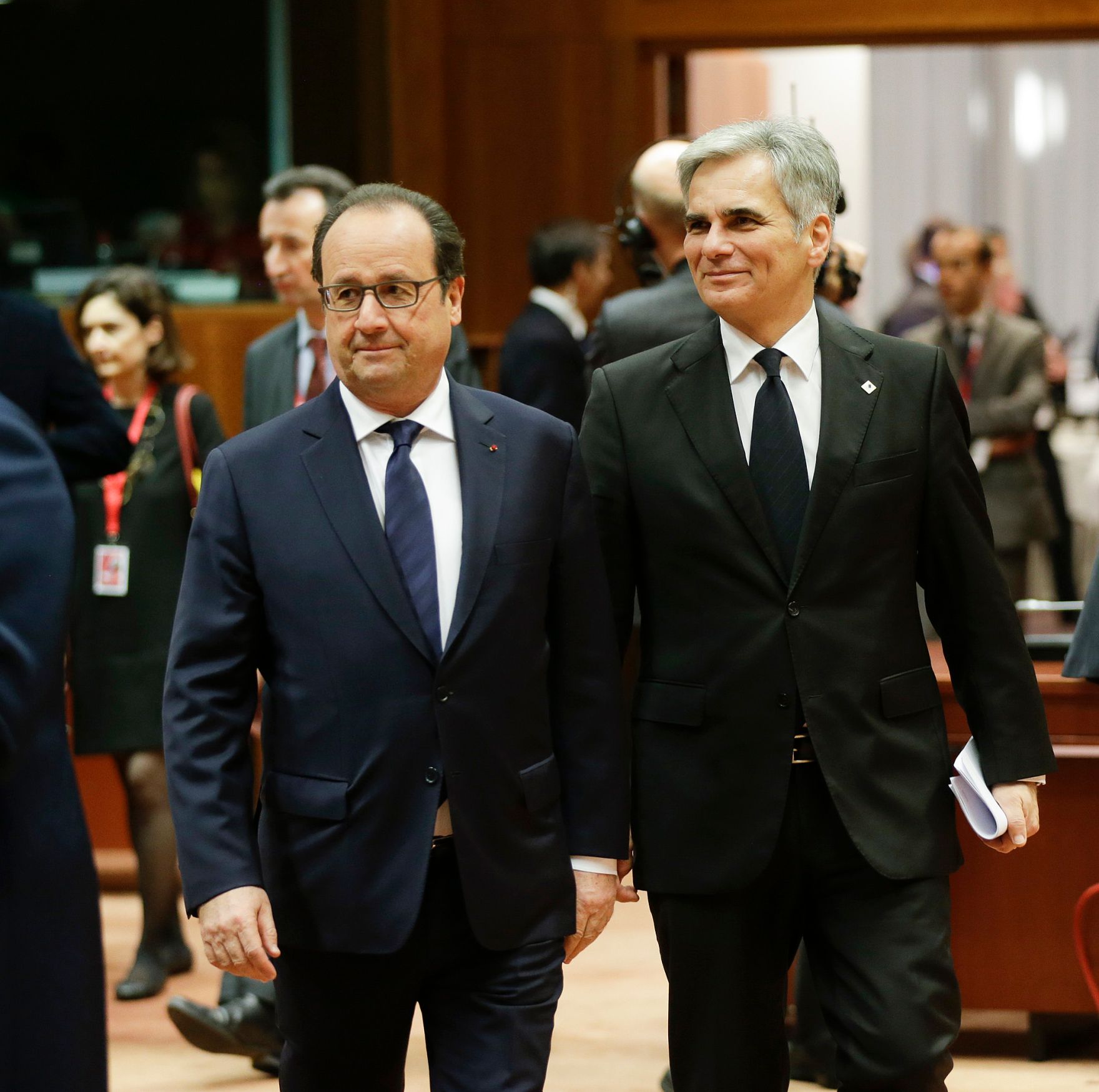 Am 29. November 2015 fand in Br&uuml;ssel der Sondergipfel der Staats- und Regierungschefs statt. Im Bild Bundeskanzler Werner Faymann (r.) mit dem franz&ouml;sischen Staatspr&auml;sidenten Fran&ccedil;ois Hollande (l.).