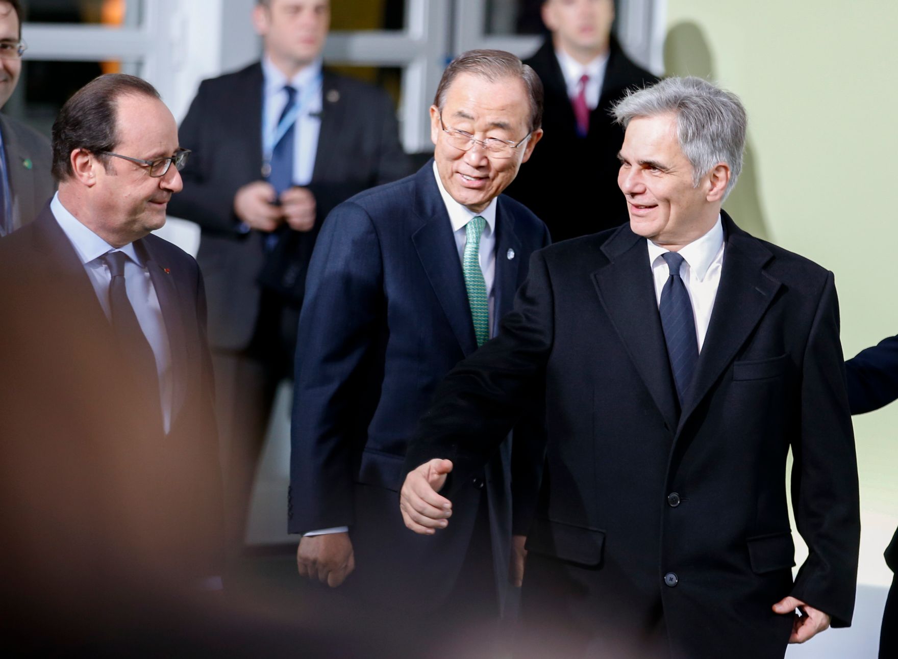 Am 30. November 2015 fand die UN-Klimakonferenz in Paris statt. Im Bild Bundeskanzler Werner Faymann (r.) mit dem franz&ouml;sischen Pr&auml;sidenten Fran&ccedil;ois Hollande (l.) und dem UN-Generalsekret&auml;r Ban Ki-moon (m.).