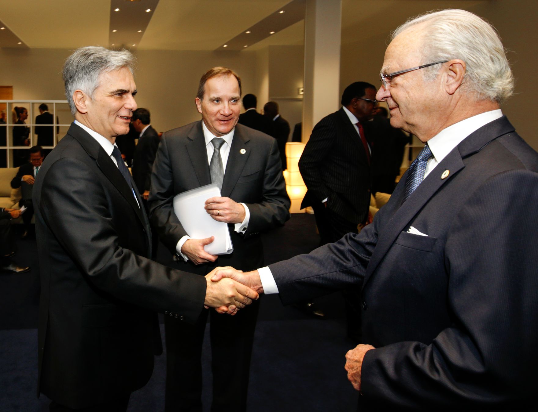 Am 30. November 2015 fand die UN-Klimakonferenz in Paris statt. Im Bild Bundeskanzler Werner Faymann (r.) mit Carl XVI. Gustaf, K&ouml;nig von Schweden (l.).