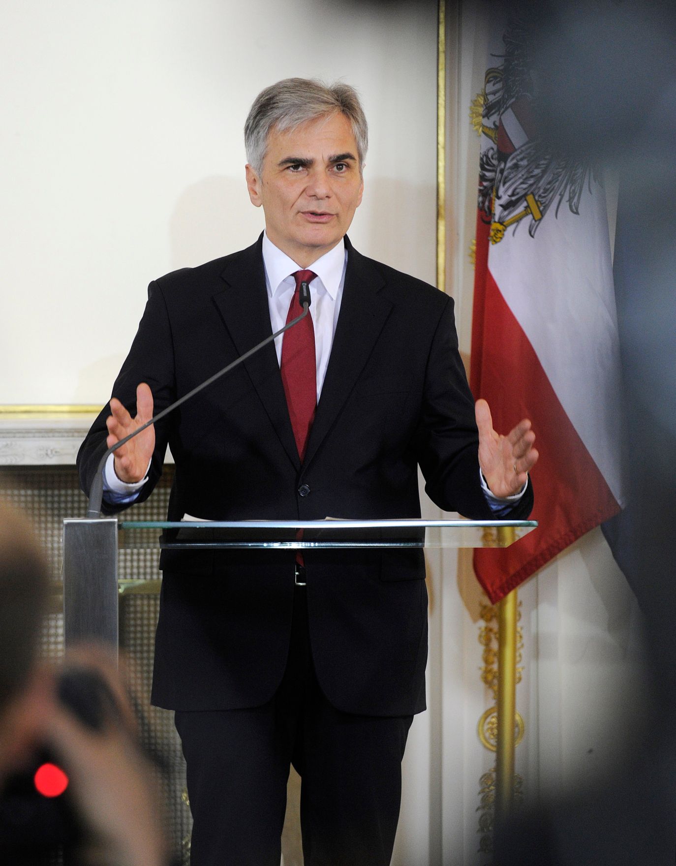 Bundeskanzler Werner Faymann beim Pressefoyer nach dem Ministerrat am 1. Dezember 2015.