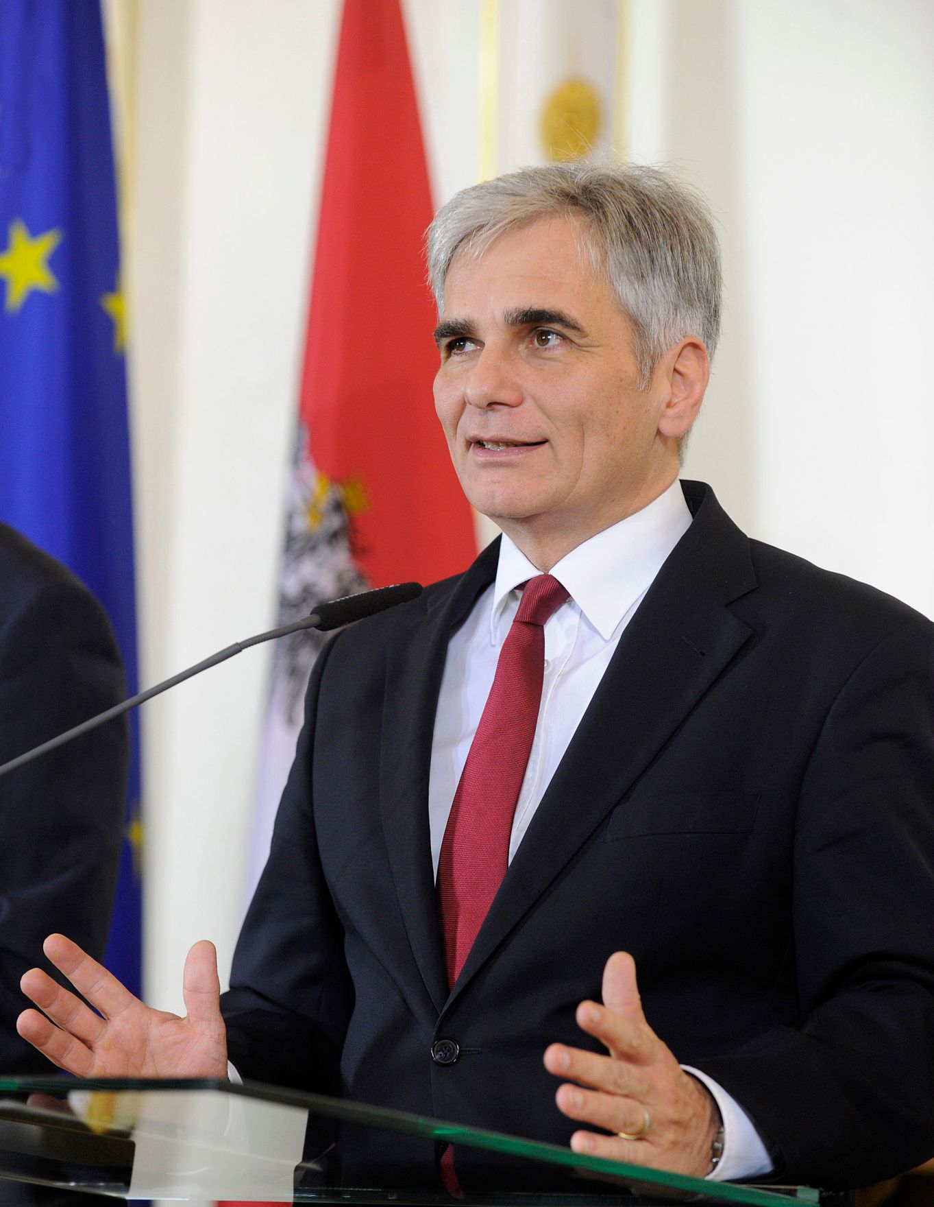 Bundeskanzler Werner Faymann beim Pressefoyer nach dem Ministerrat am 1. Dezember 2015.