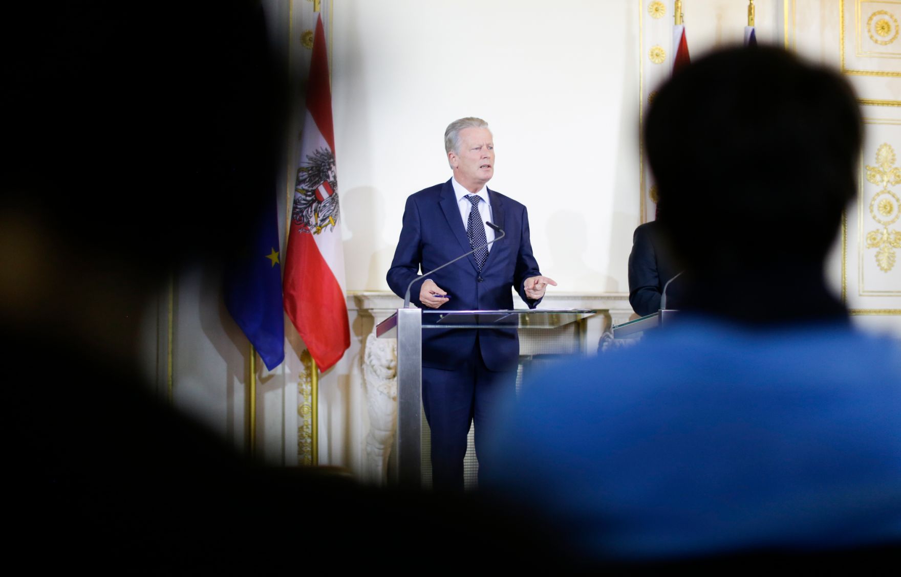 Vizekanzler und Bundesminister Reinhold Mitterlehner beim Pressefoyer nach dem Ministerrat am 9. Dezember 2015. 