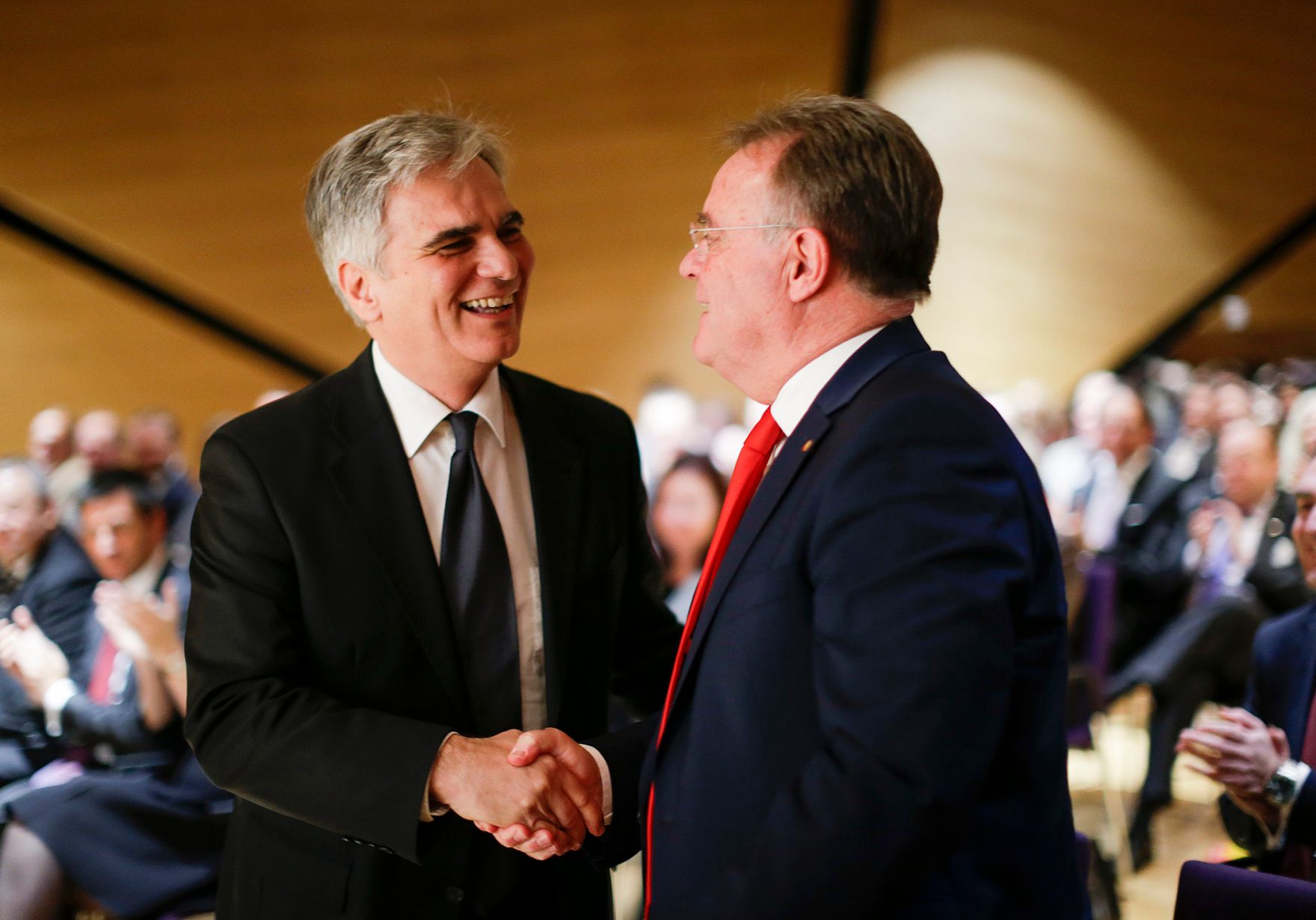 Am 21. Dezember 2015 fand der Festakt 15 Jahre Landeshauptmann Hans Niessl im Kultur- und Kongresszentrum in Eisenstadt statt. Im Bild Bundeskanzler Werner Faymann (l.) mit Landeshauptmann Hans Niessl (r.).