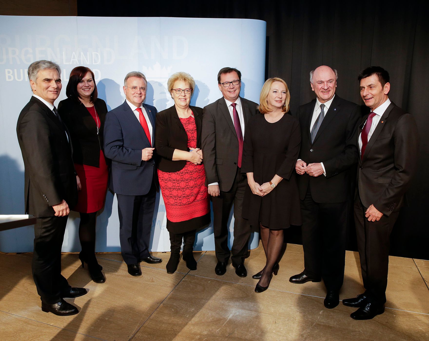 Am 21. Dezember 2015 fand der Festakt 15 Jahre Landeshauptmann Hans Niessl im Kultur- und Kongresszentrum in Eisenstadt statt. Im Bild (v.l.n.r.) Bundeskanzler Werner Faymann, Landesr&auml;tin Astrid Eisenkopf, Landeshauptmann Hans Niessl, Landesr&auml;tin Verena Dunst, Landesrat Norbert Darabos, Parlamentspr&auml;sidentin Doris Bures und Landeshauptmann Erwin Pr&ouml;ll.