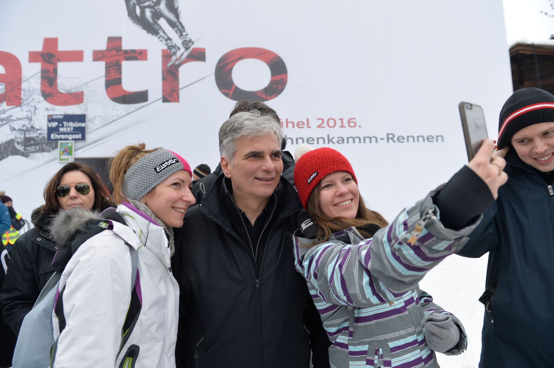 Am 24. J&auml;nner 2016 besuchte Bundeskanzler Werner Faymann gemeinsam mit Ehefrau Martina den Ski-Weltcup Slalom der Herren in Kitzb&uuml;hel.