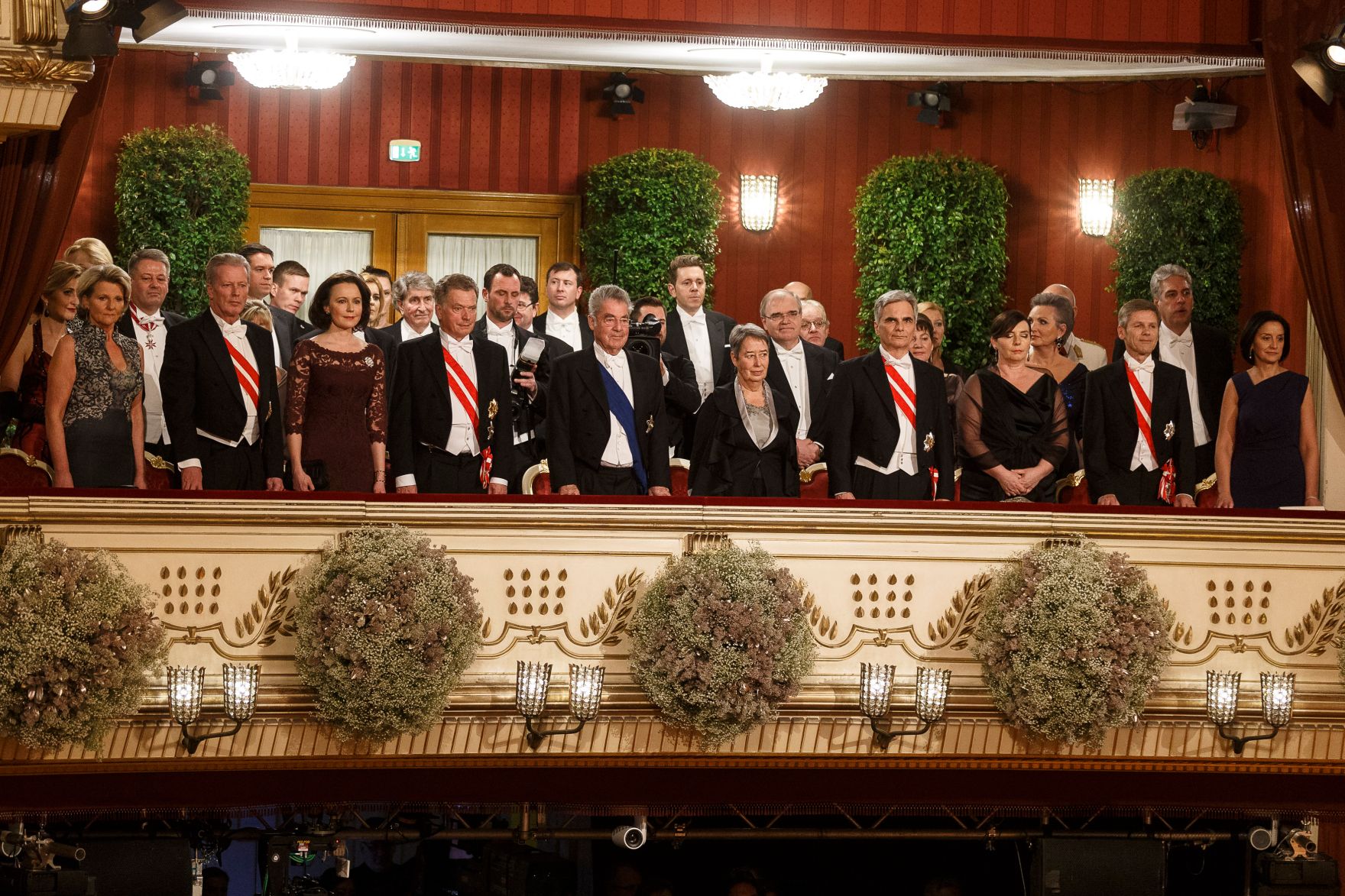 Am 4. Februar 2016 besuchte Bundeskanzler Werner Faymann den Wiener Opernball. Im Bild der Blick auf die Loge des Bundespr&auml;sidenten.