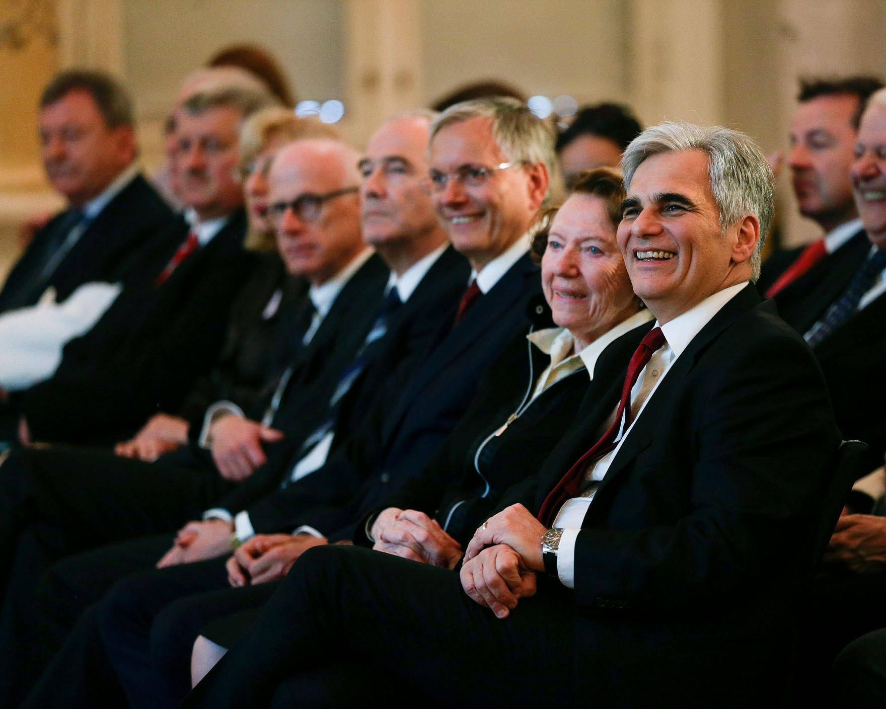 Am 8. April 2016 &uuml;berreichte Bundeskanzler Werner Faymann die Urkunde, mit der Katharina Sasso der Berufstitel Professorin verliehen wurde.