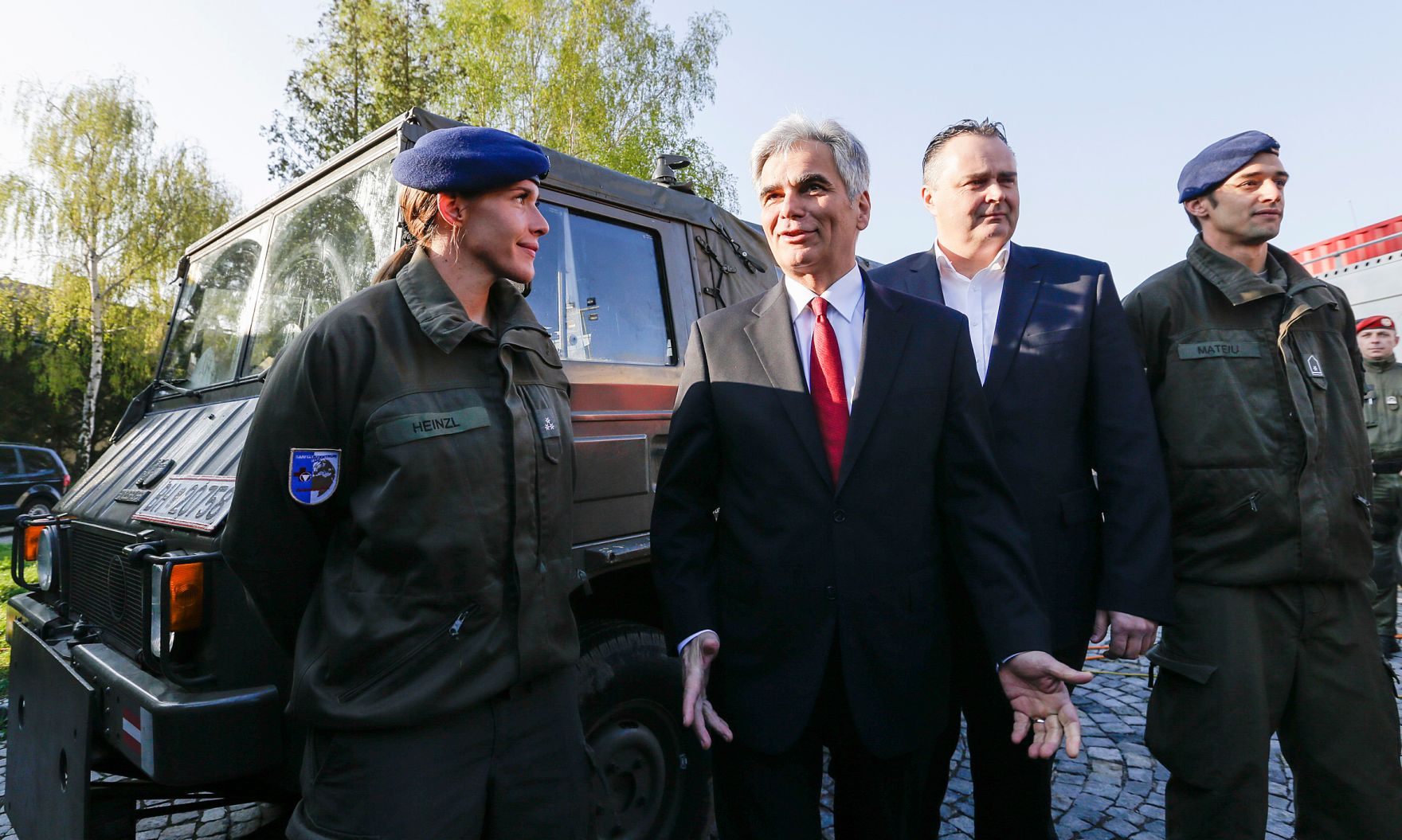 Am 13. April 2016 besuchten Bundeskanzler Werner Faymann (m.l.) und Verteidigungsminister Hans Peter Doskozil (m.r.) die Heckenast-Burian-Kaserne in Wien-Meidling.