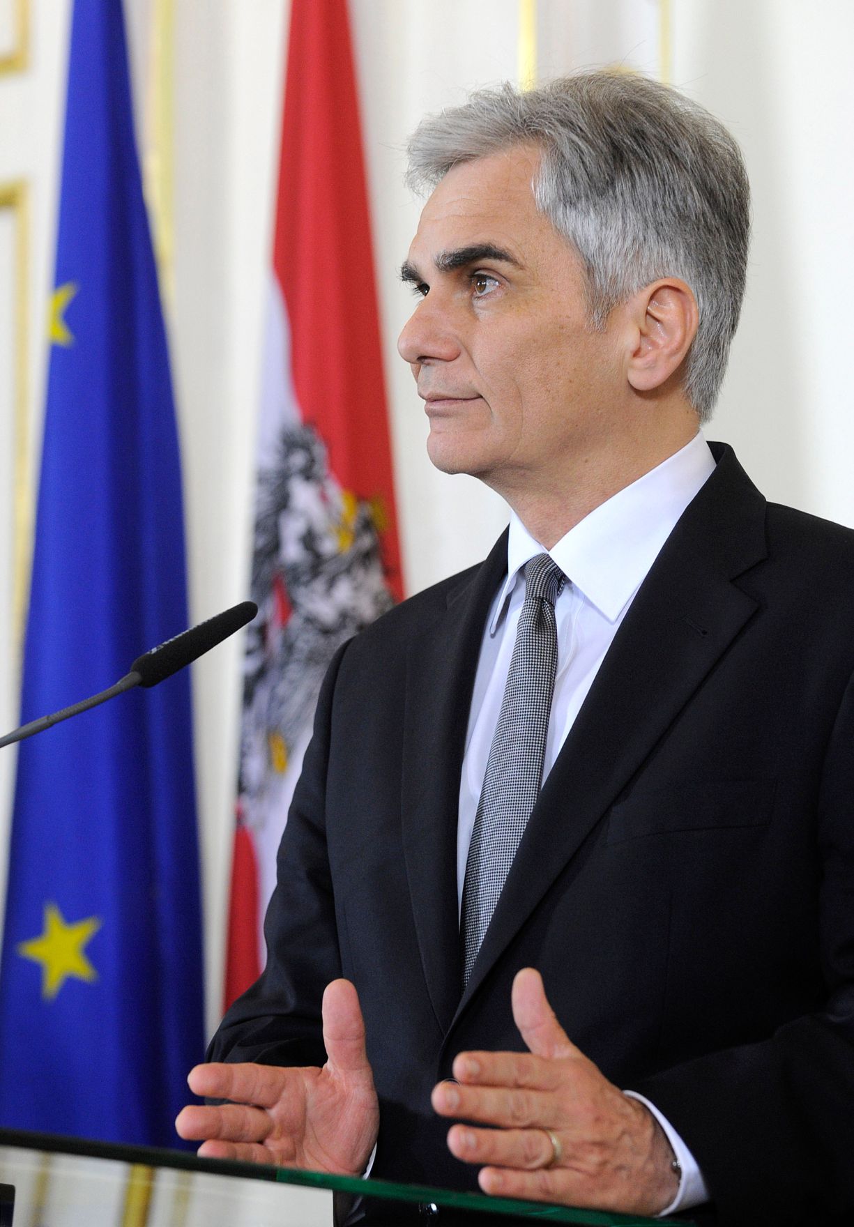 Bundeskanzler Werner Faymann beim Pressefoyer nach dem Ministerrat am 26. April 2016. 