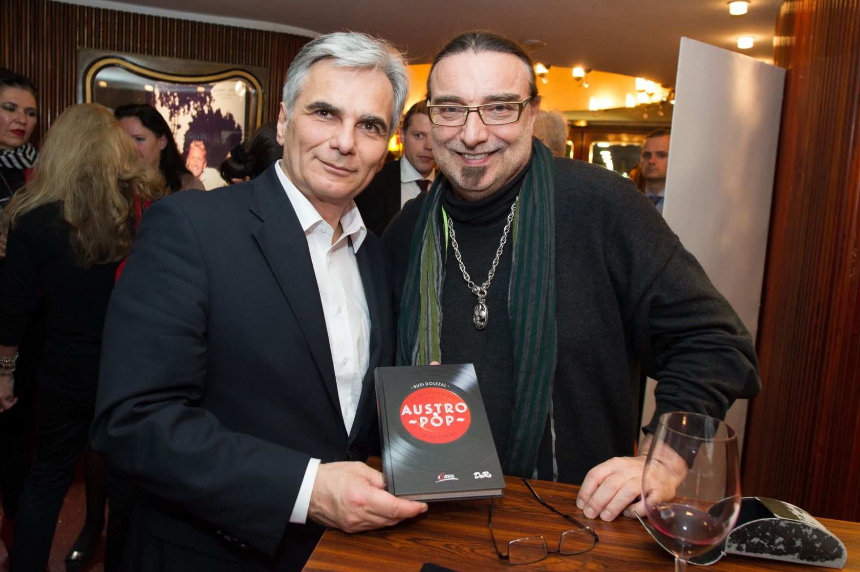 Am 26. April 2016 nahm Bundeskanzler Werner Faymann (l.) an der Buchpr&auml;sentation &quot;Die Geschichte des Austropop in 20 Songs&quot; im Filmcasino Wien teil. Im Bild mit dem Autor Rudi Dolezal (r.).