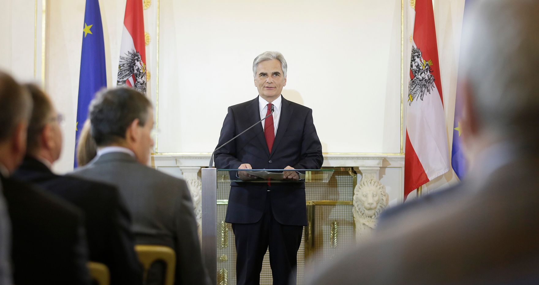 Am 8. Mai 2016 fand im Bundeskanzleramt ein Festakt zum Gedenken an die Befreiung vom Nationalsozialismus und an die Beendigung des Zweiten Weltkrieges in Europa statt. Im Bild Bundeskanzler Werner Faymann bei seiner Ansprache.