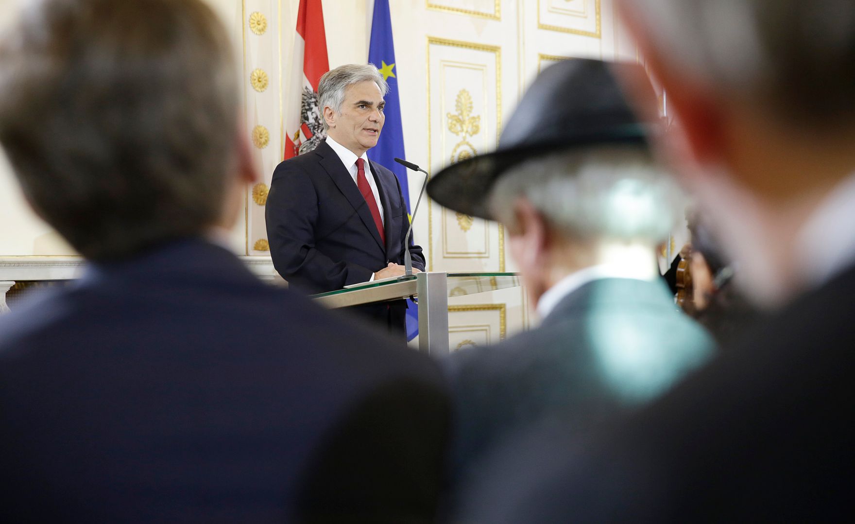 Am 8. Mai 2016 fand im Bundeskanzleramt ein Festakt zum Gedenken an die Befreiung vom Nationalsozialismus und an die Beendigung des Zweiten Weltkrieges in Europa statt. Im Bild Bundeskanzler Werner Faymann bei seiner Ansprache.