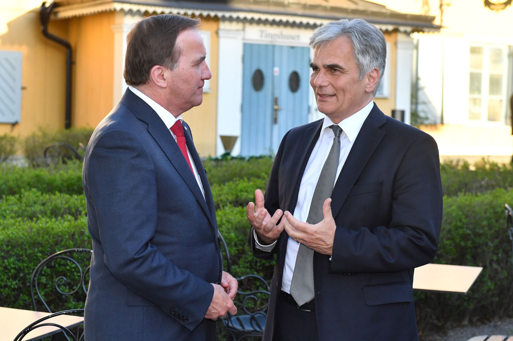 Am 8. Mai 2016 fand ein Treffen von Bundeskanzler Werner Faymann (r.) mit dem schwedischen Ministerpr&auml;sidenten Stefan L&ouml;fven (l.) und dem deutschen Vizekanzler Sigmar Gabriel in Stockholm statt.