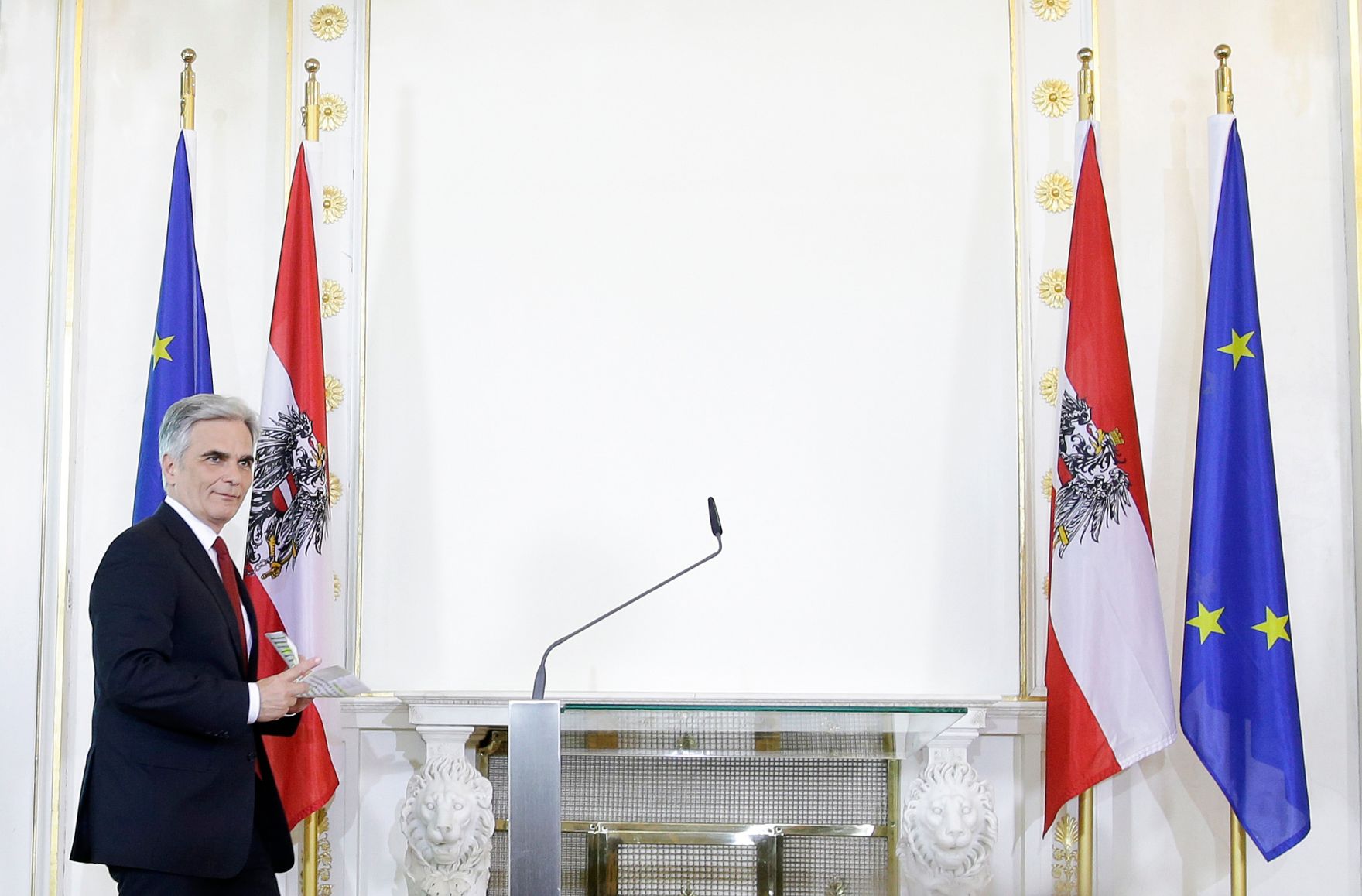 Am 9. Mai 2016 gab Bundeskanzler Werner Faymann in einer Pressekonferenz bekannt, dass er alle seine &Auml;mter zur&uuml;ck legt.